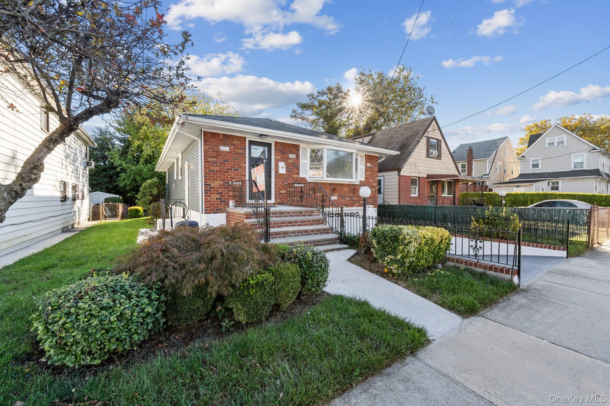 18918 Tioga Dr, Saint Albans, NY 11412