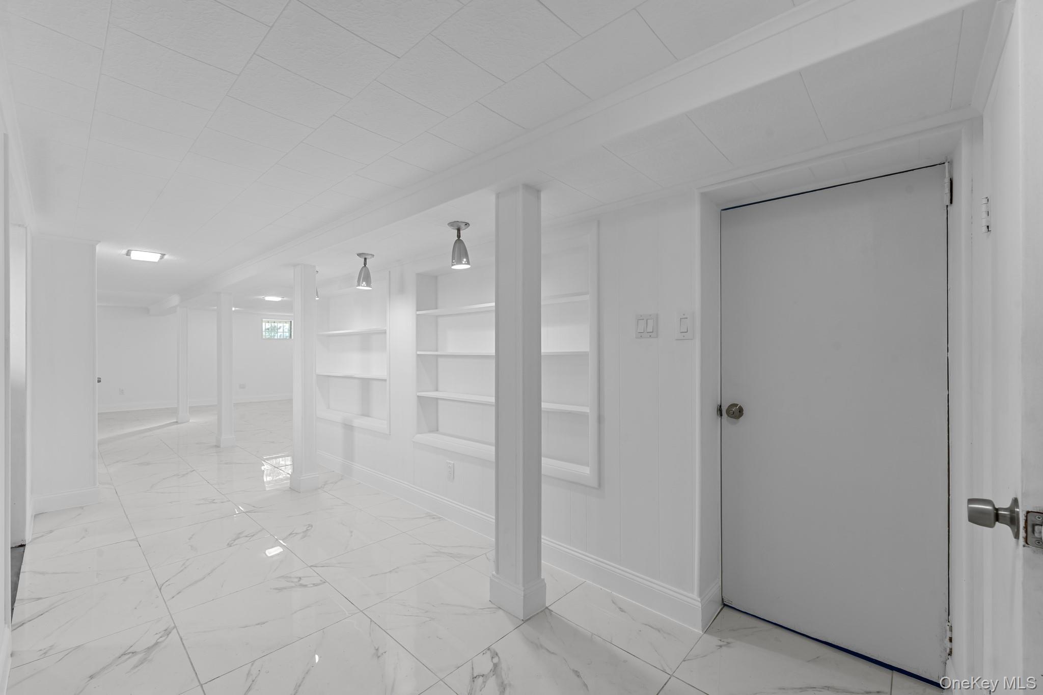 18918 Tioga Dr, Saint Albans, NY 11412