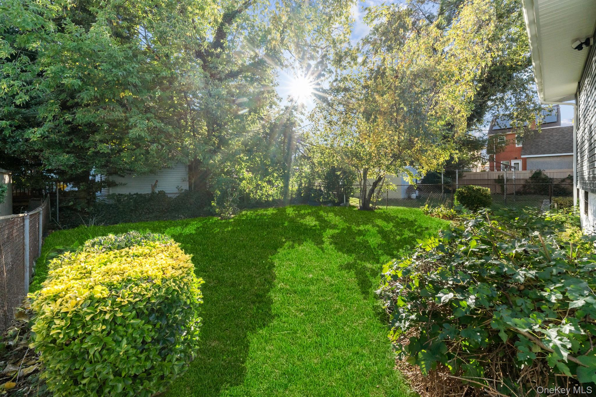 18918 Tioga Dr, Saint Albans, NY 11412