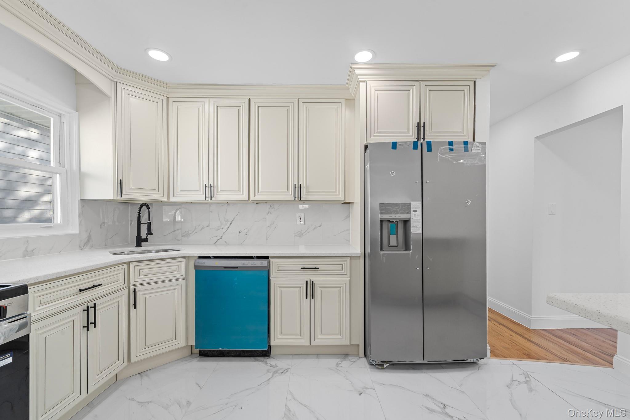 18918 Tioga Dr, Saint Albans, NY 11412