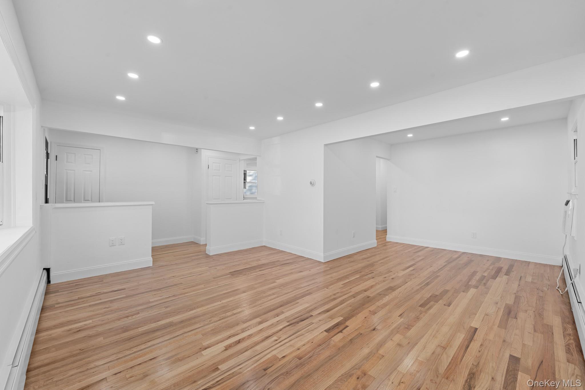 18918 Tioga Dr, Saint Albans, NY 11412