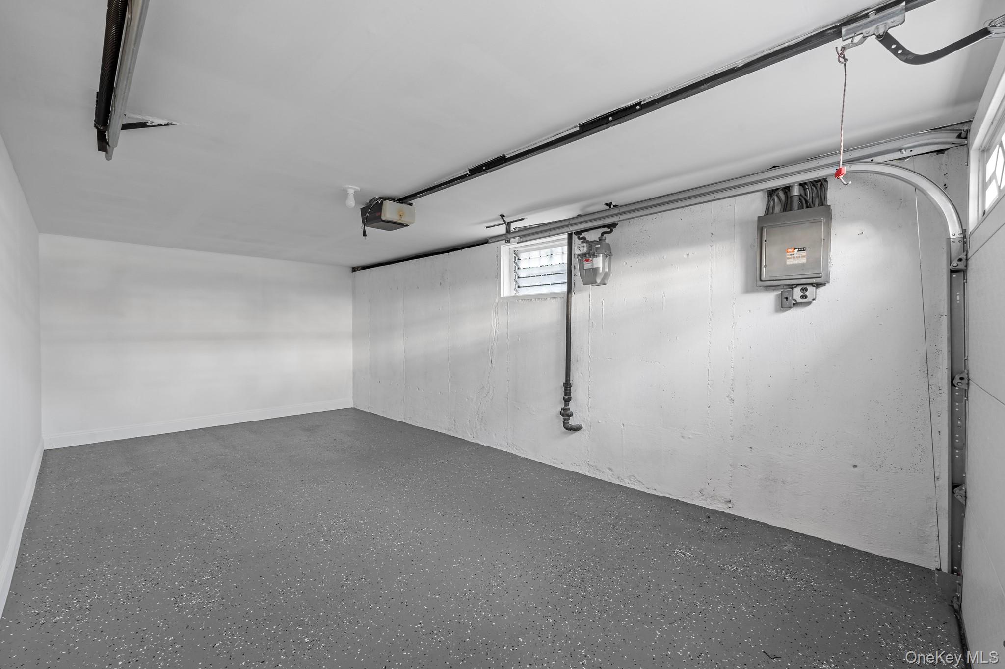 18918 Tioga Dr, Saint Albans, NY 11412