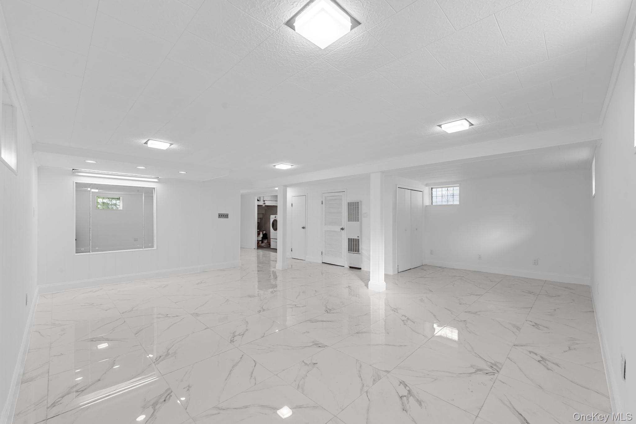 18918 Tioga Dr, Saint Albans, NY 11412