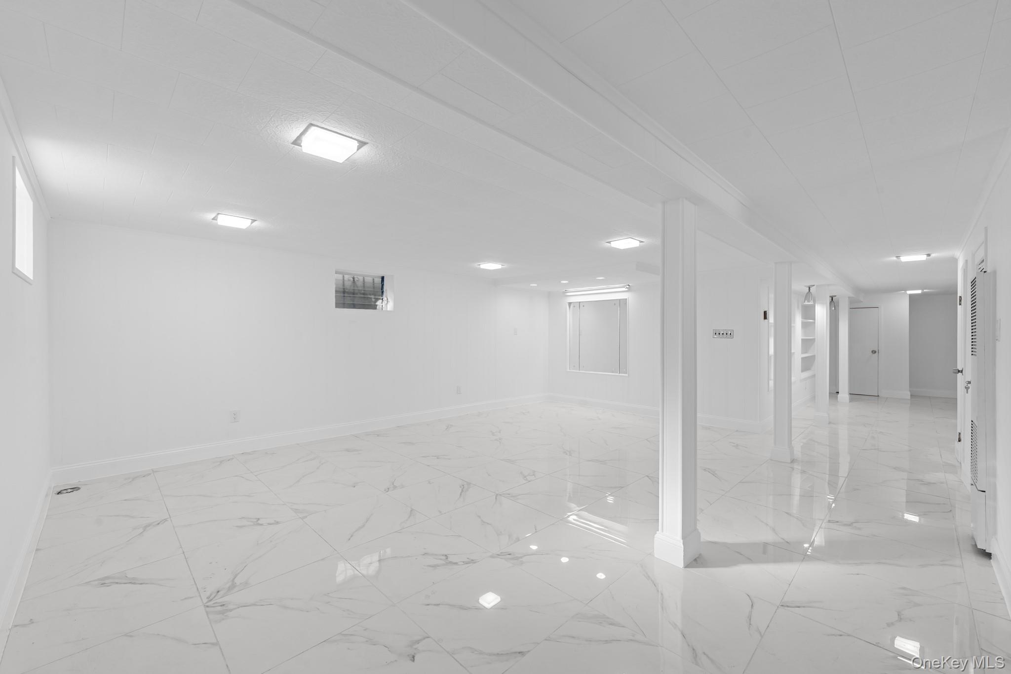 18918 Tioga Dr, Saint Albans, NY 11412