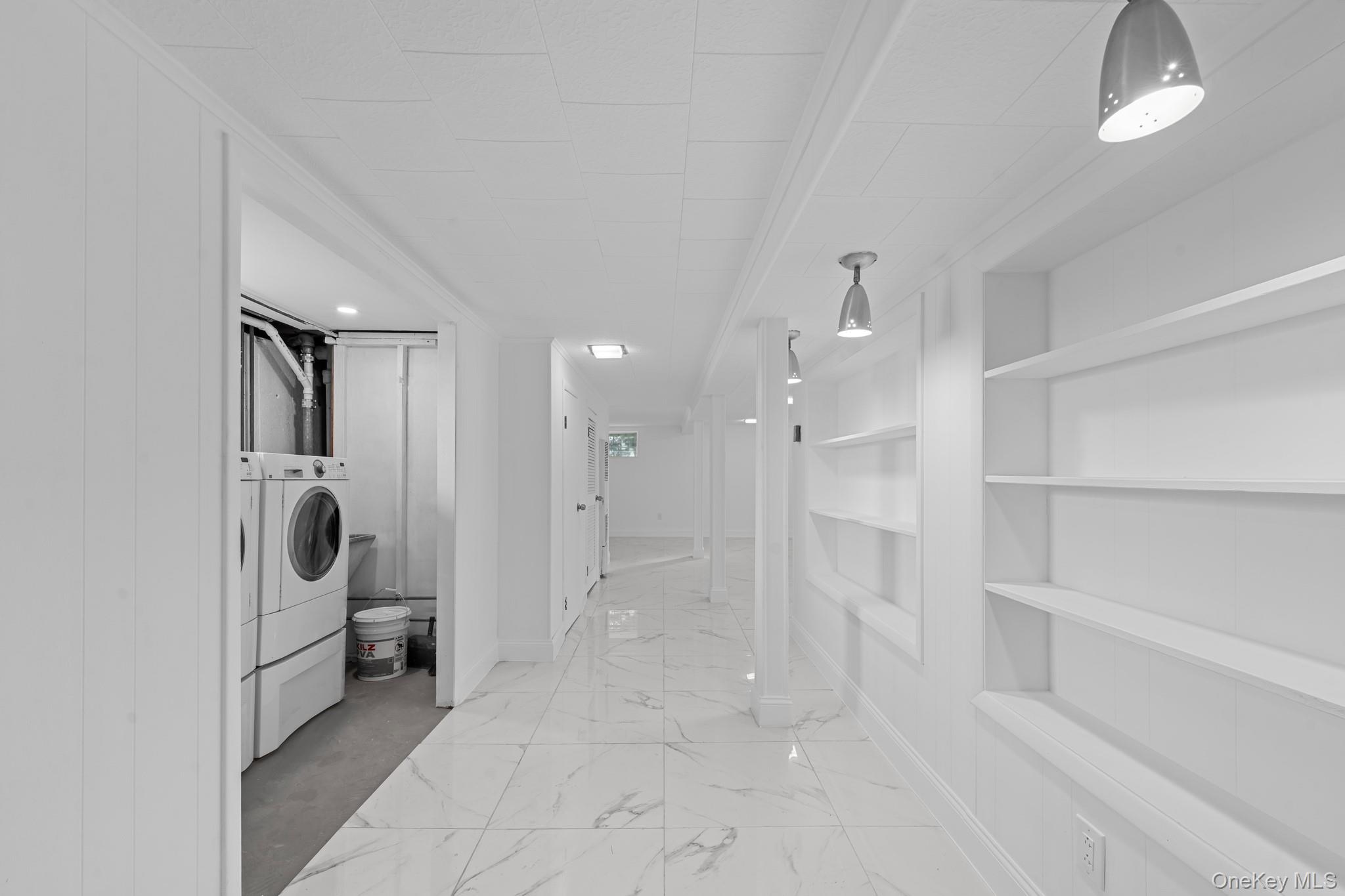 18918 Tioga Dr, Saint Albans, NY 11412