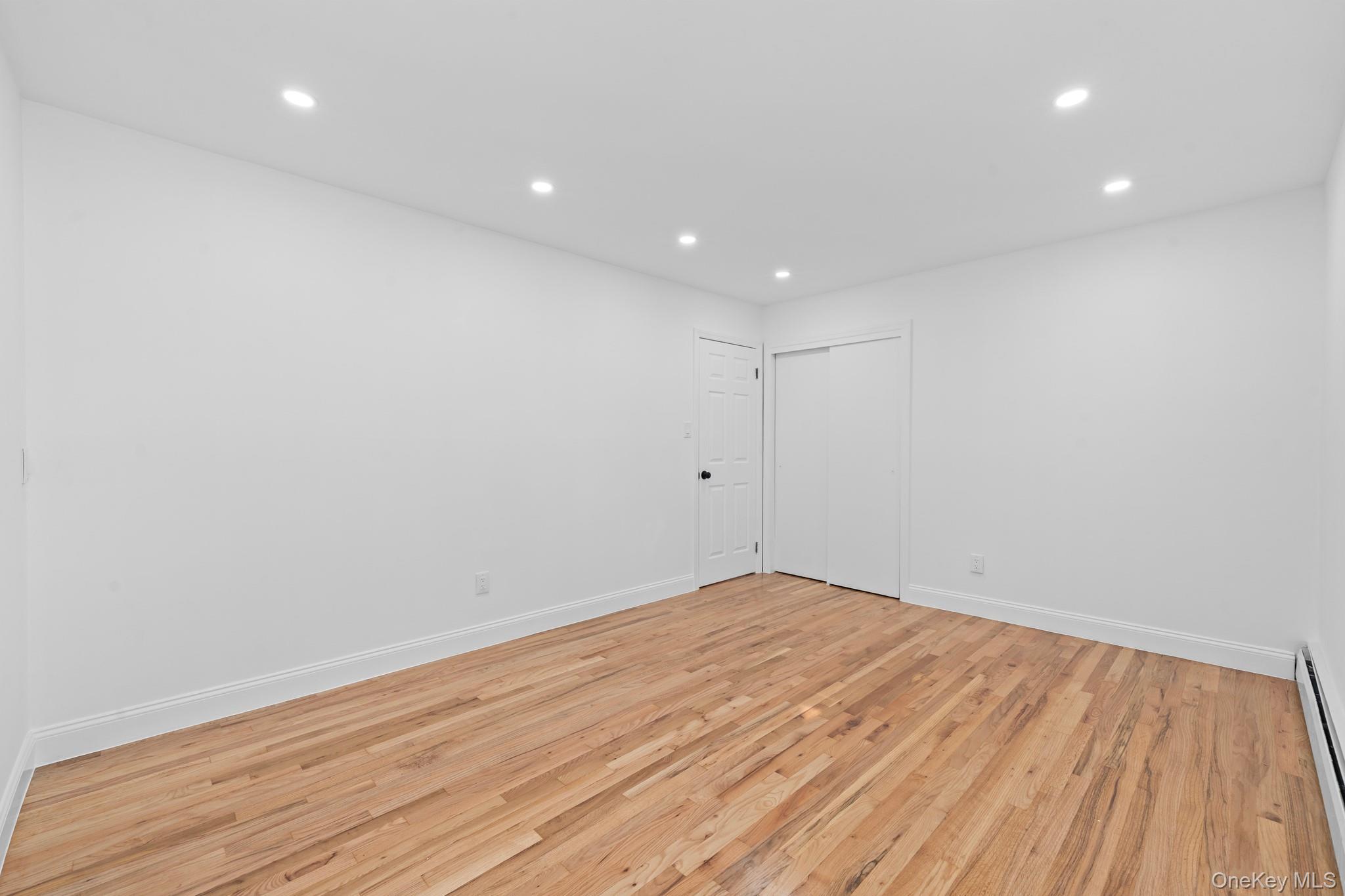 18918 Tioga Dr, Saint Albans, NY 11412