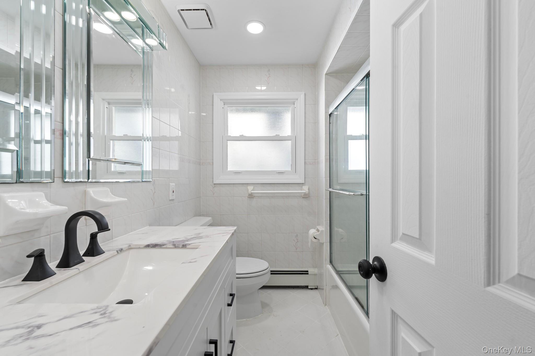 18918 Tioga Dr, Saint Albans, NY 11412