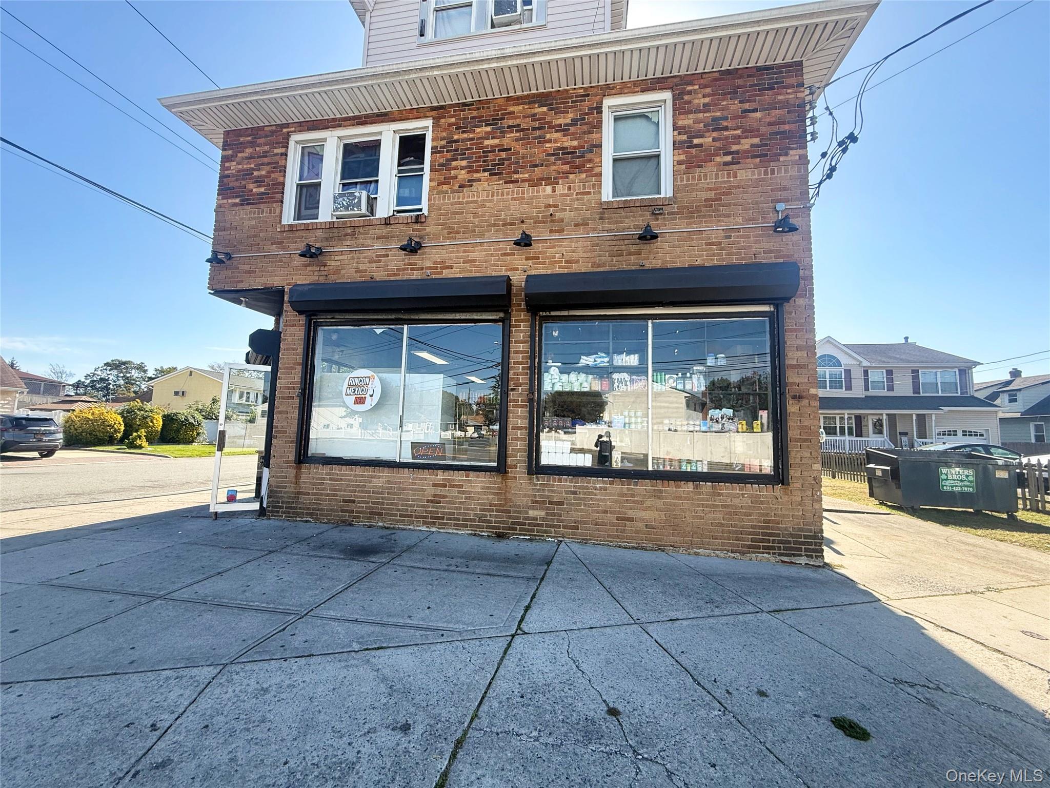 670 Dixon Avenue, Copiague, NY 11726