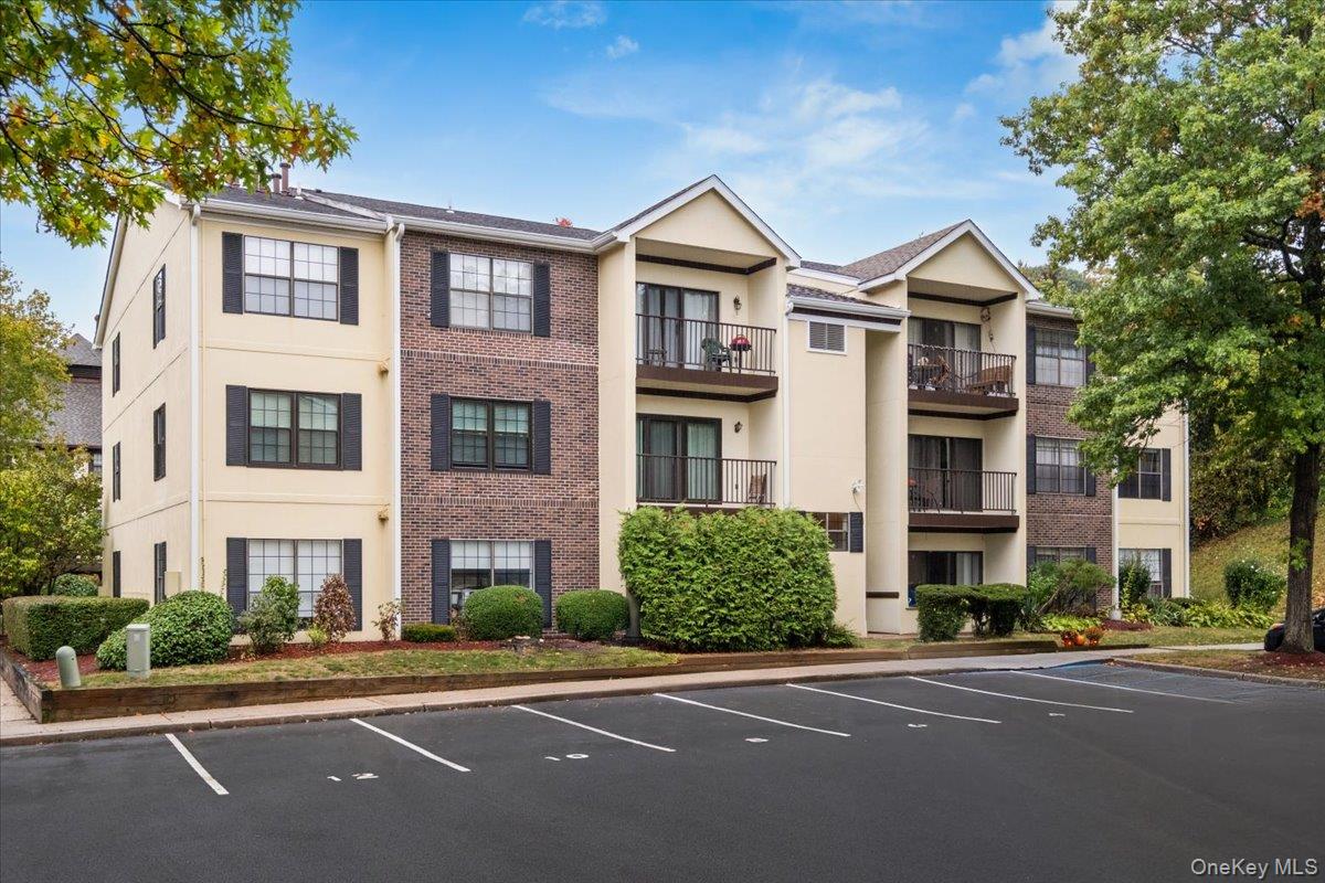 8 Huntington Circle, Peekskill, NY 10566