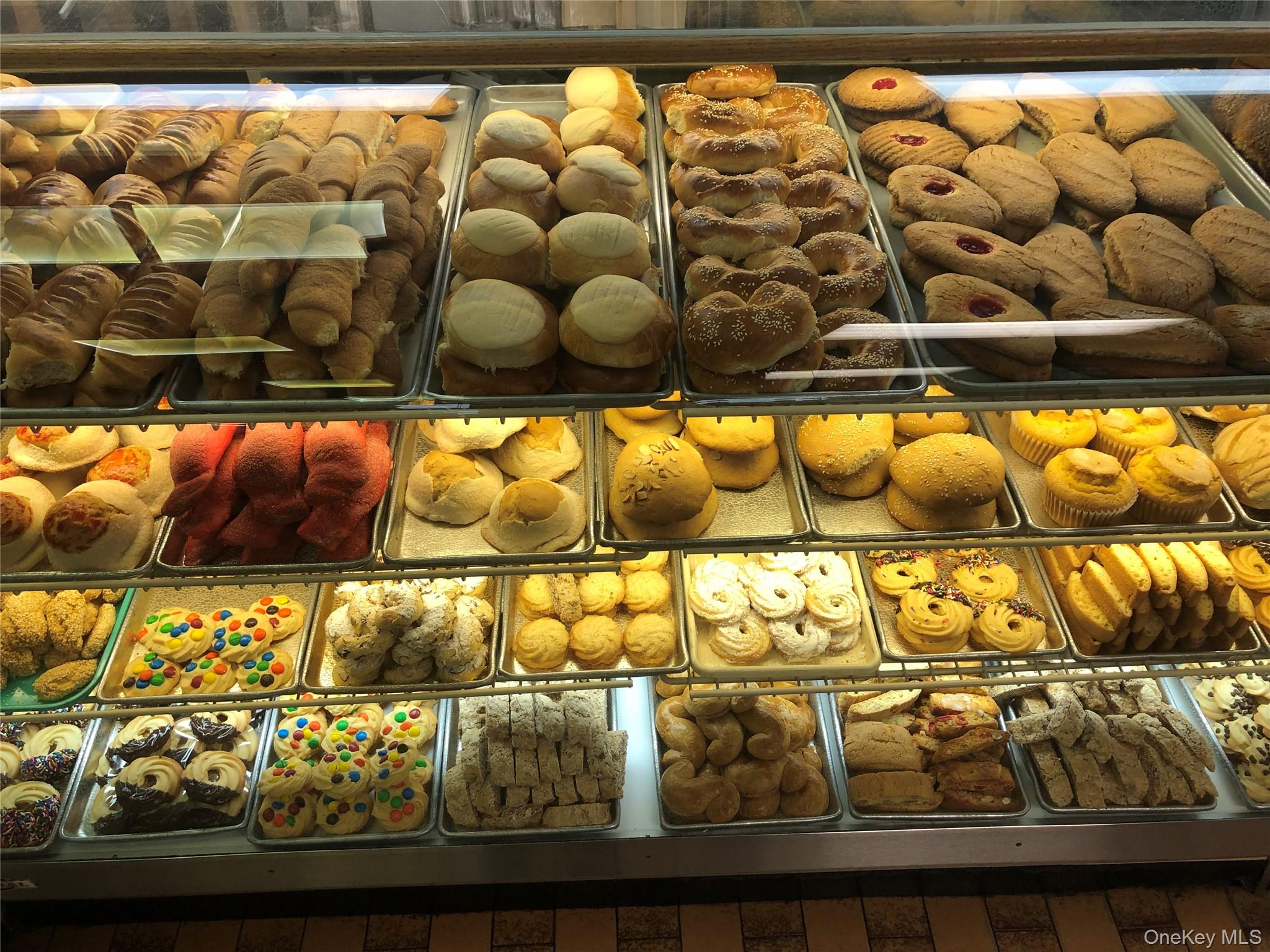 946 Montauk, Copiague, NY 11726