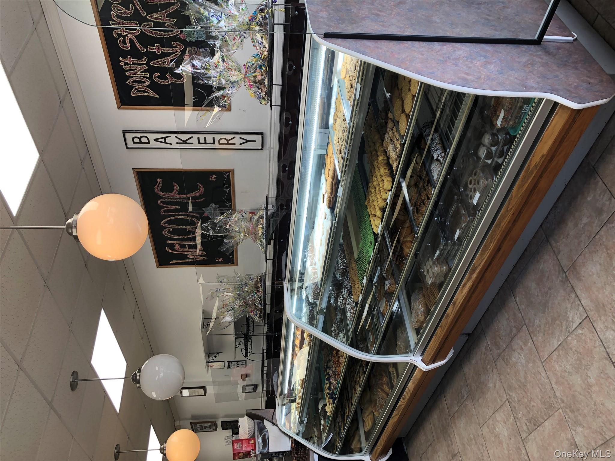 946 Montauk, Copiague, NY 11726