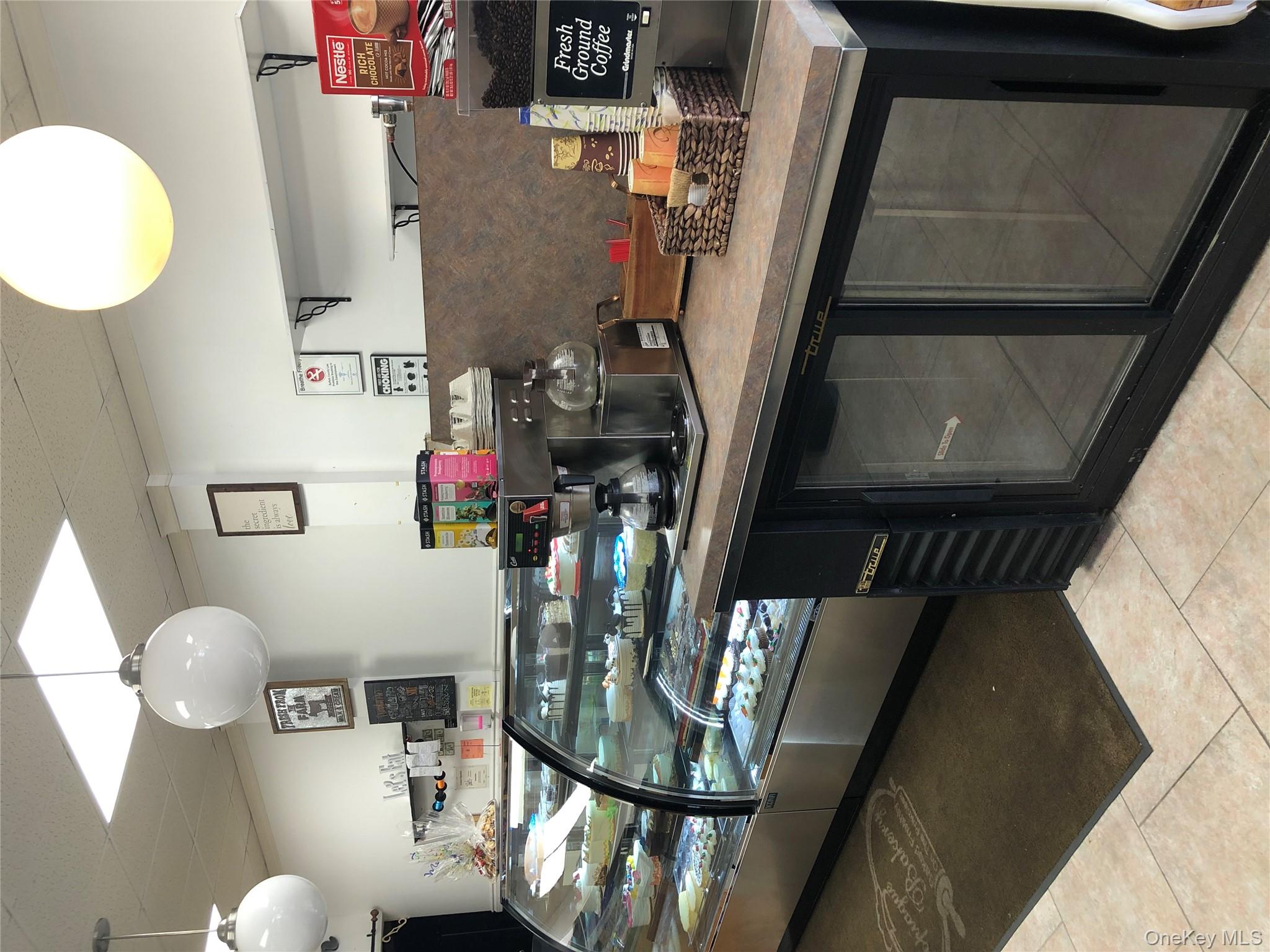 946 Montauk, Copiague, NY 11726