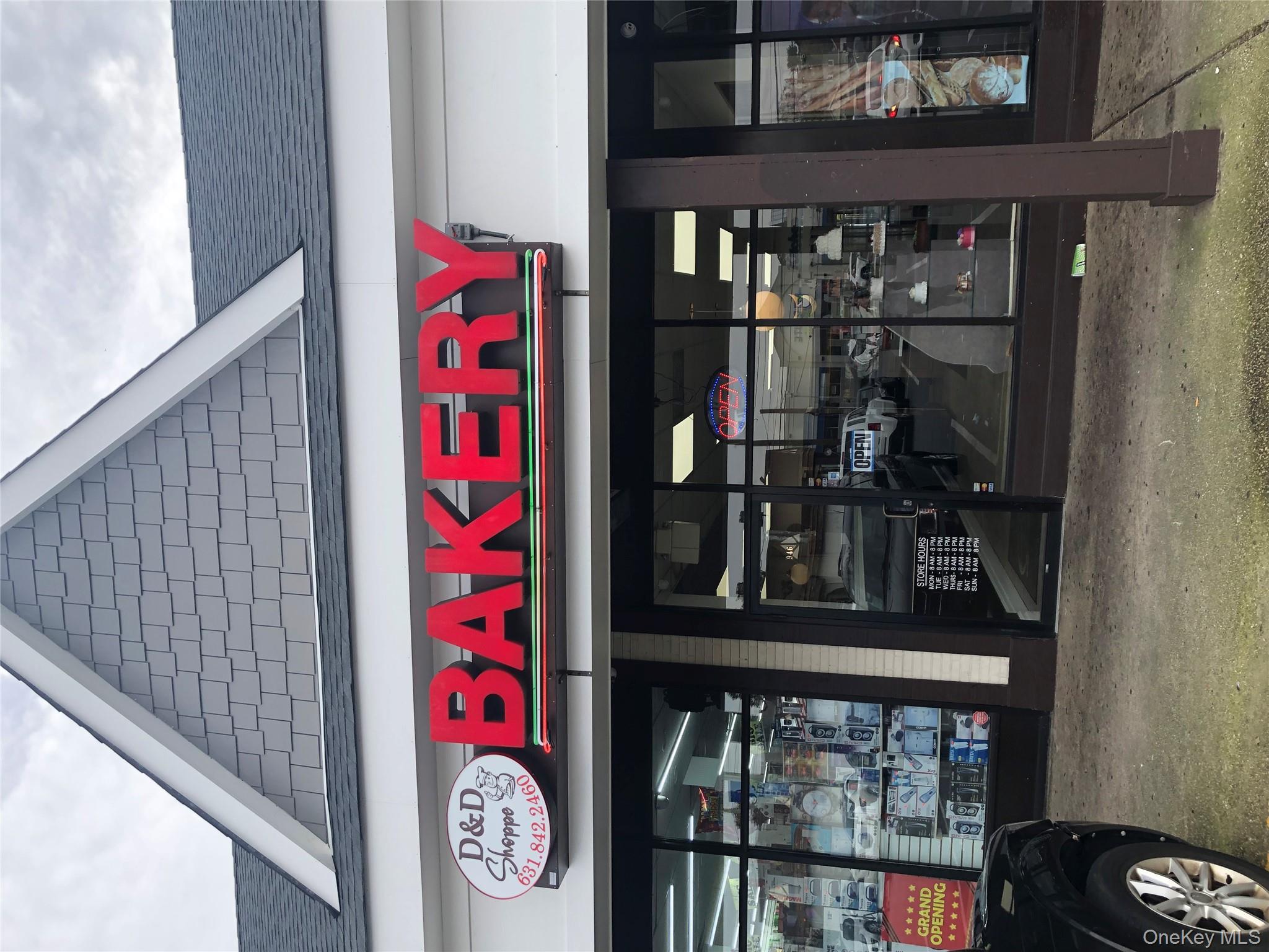 946 Montauk, Copiague, NY 11726