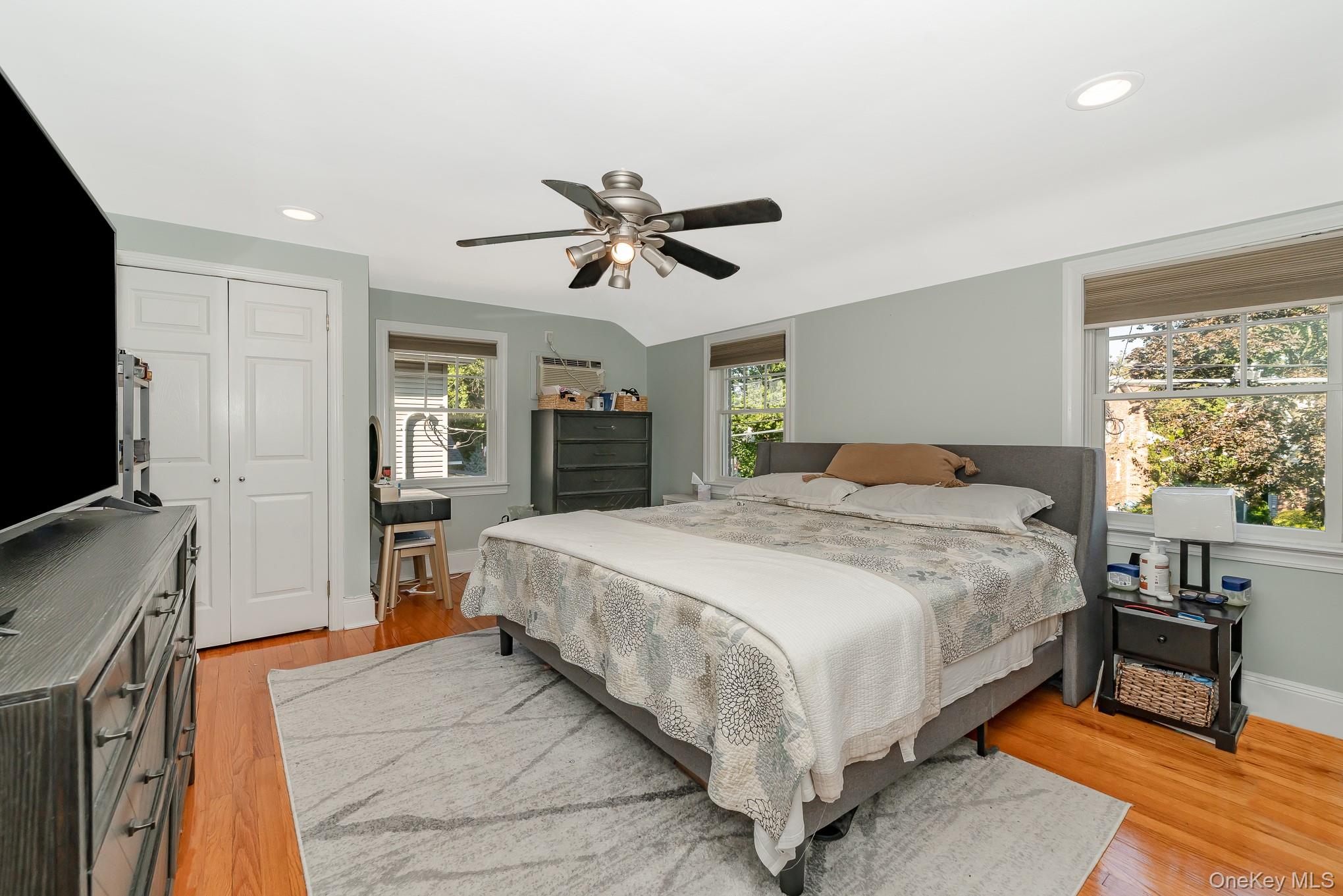 10 Pansy Avenue, Floral Park, NY 11001