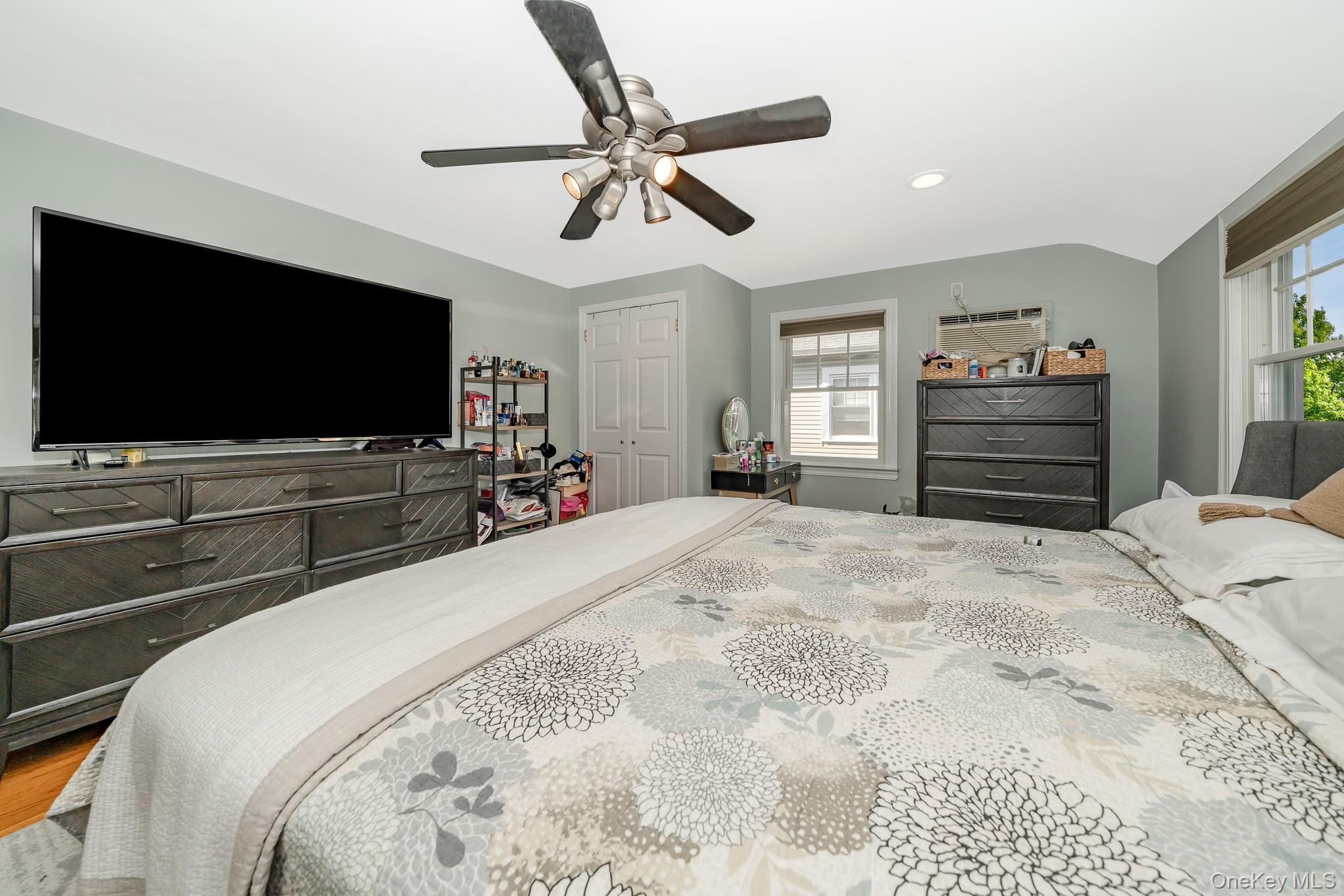 10 Pansy Avenue, Floral Park, NY 11001