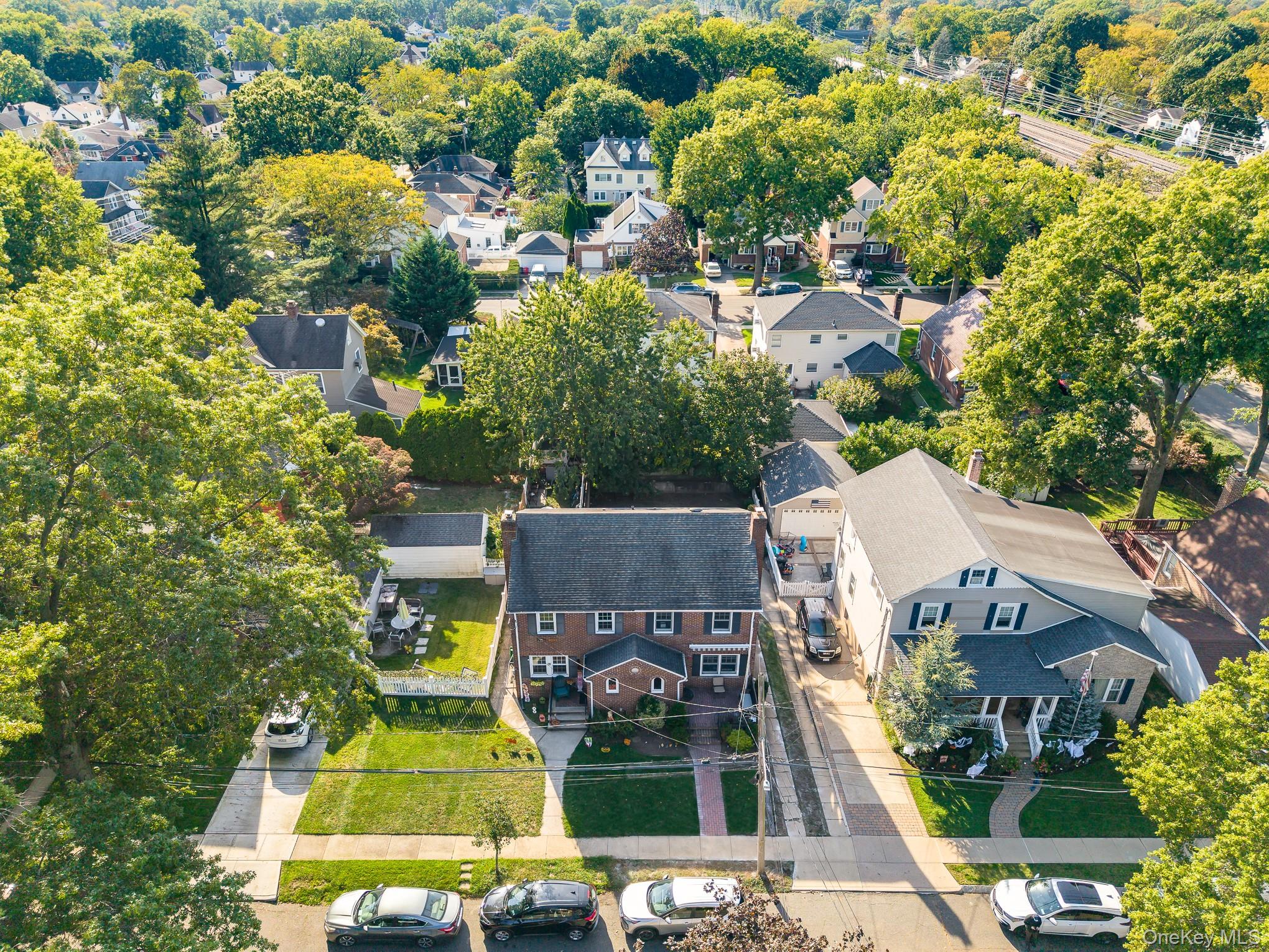 10 Pansy Avenue, Floral Park, NY 11001