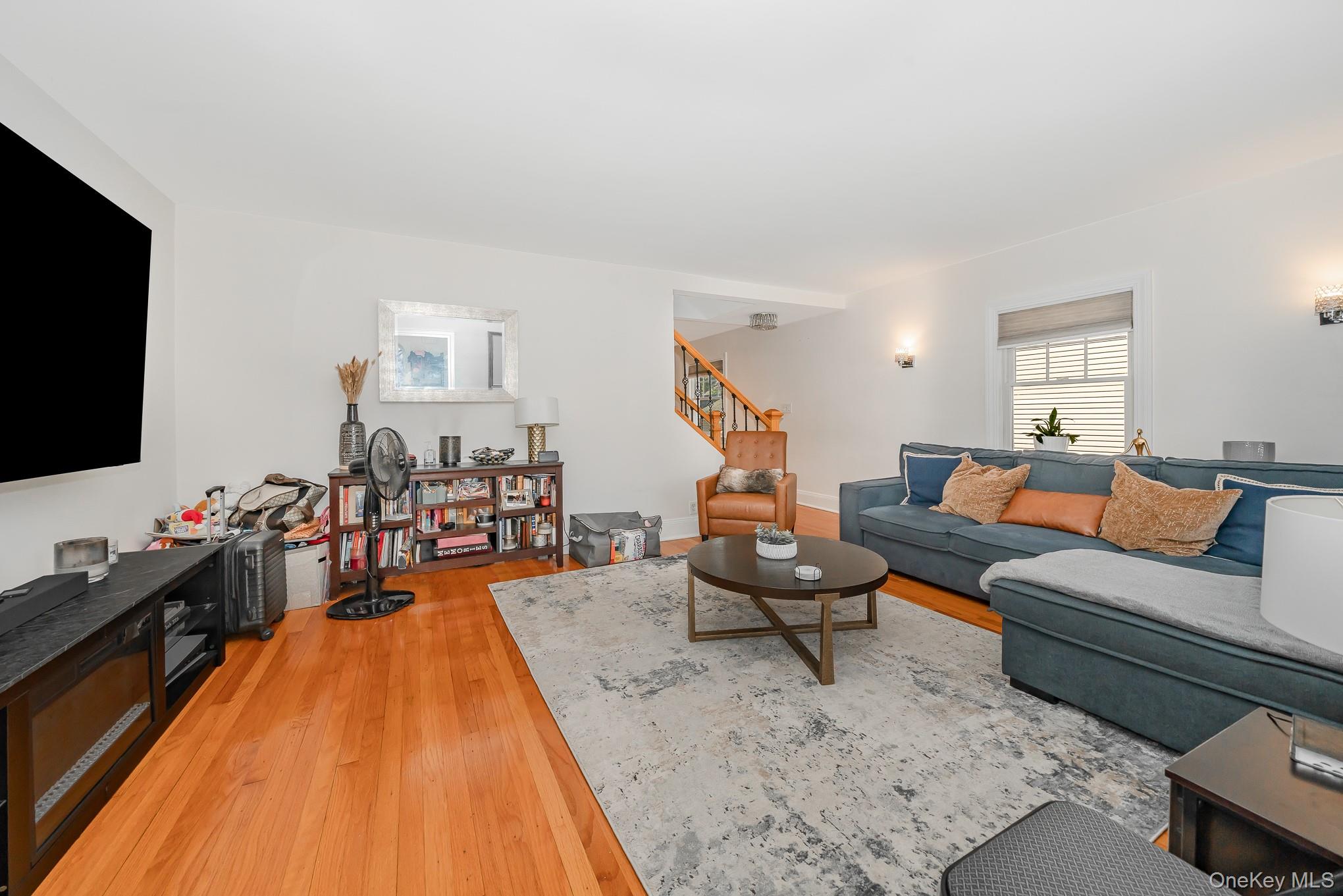 10 Pansy Avenue, Floral Park, NY 11001