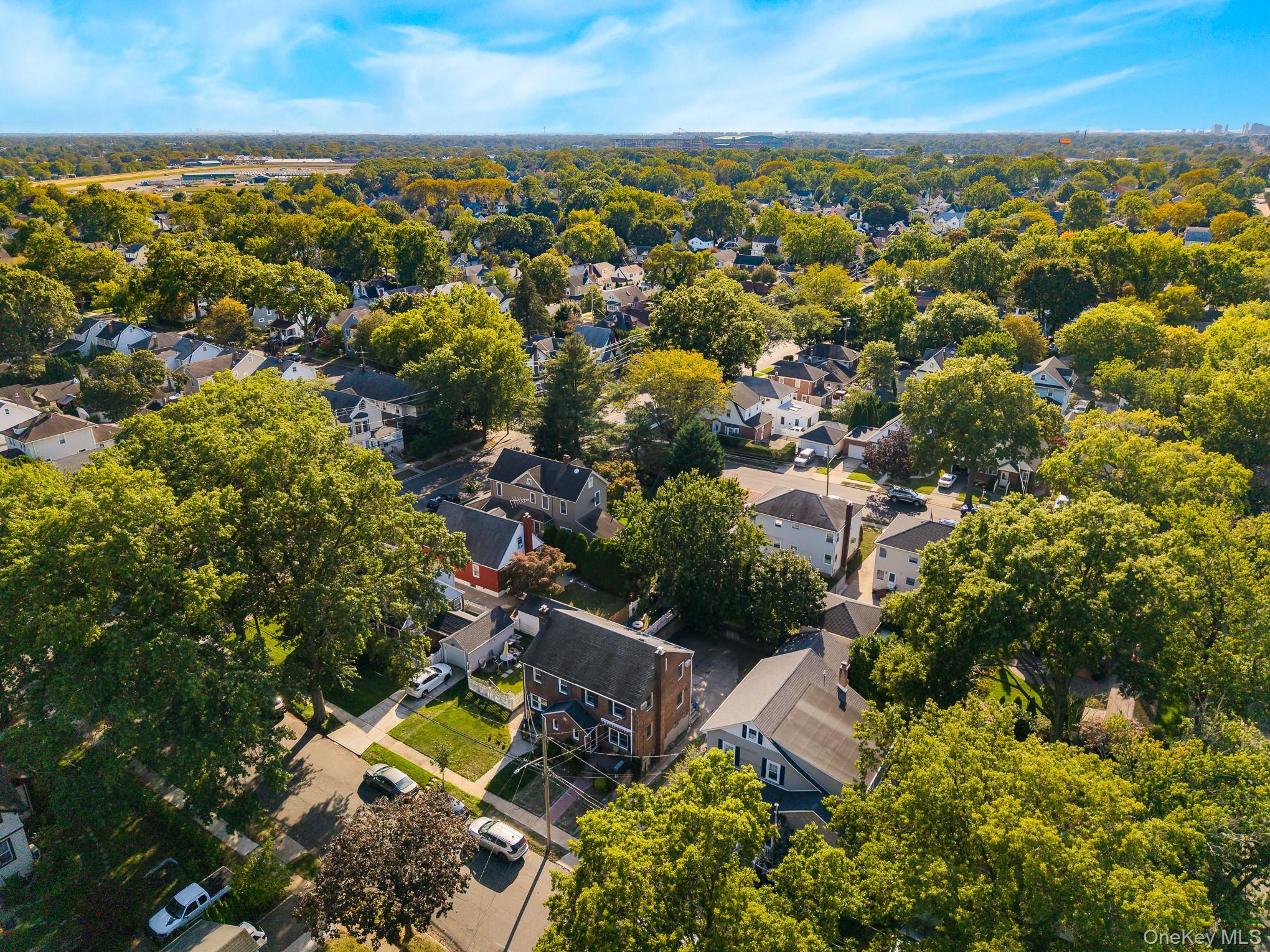 10 Pansy Avenue, Floral Park, NY 11001