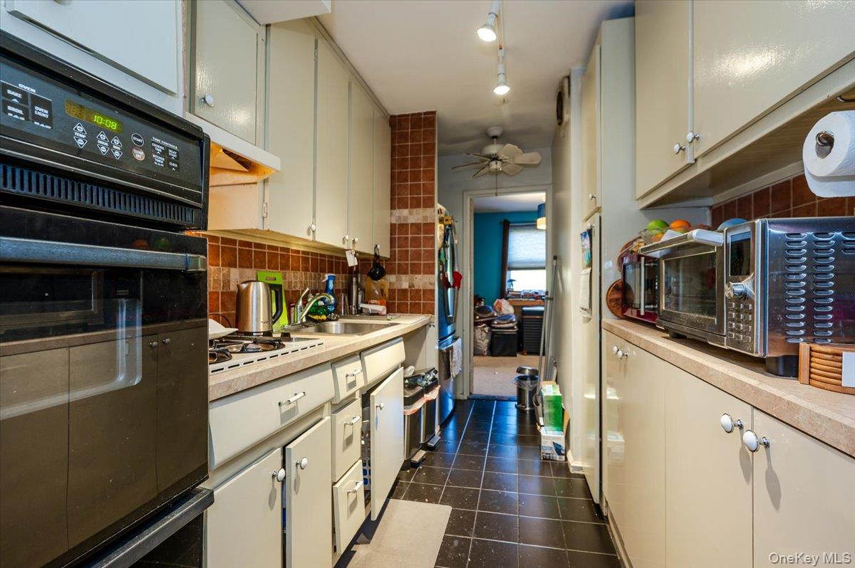 151-31 88th Street # 4B, Howard Beach, NY 11414