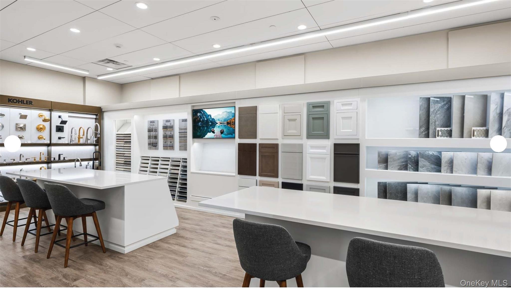 27 Sequoia Circle, Manhasset, NY 11030