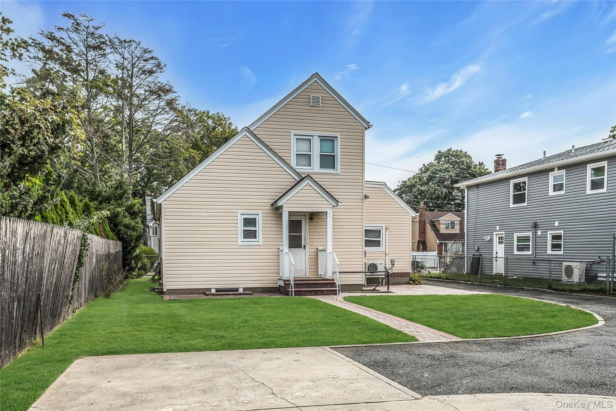 830 Davis Avenue, Uniondale, NY 11553