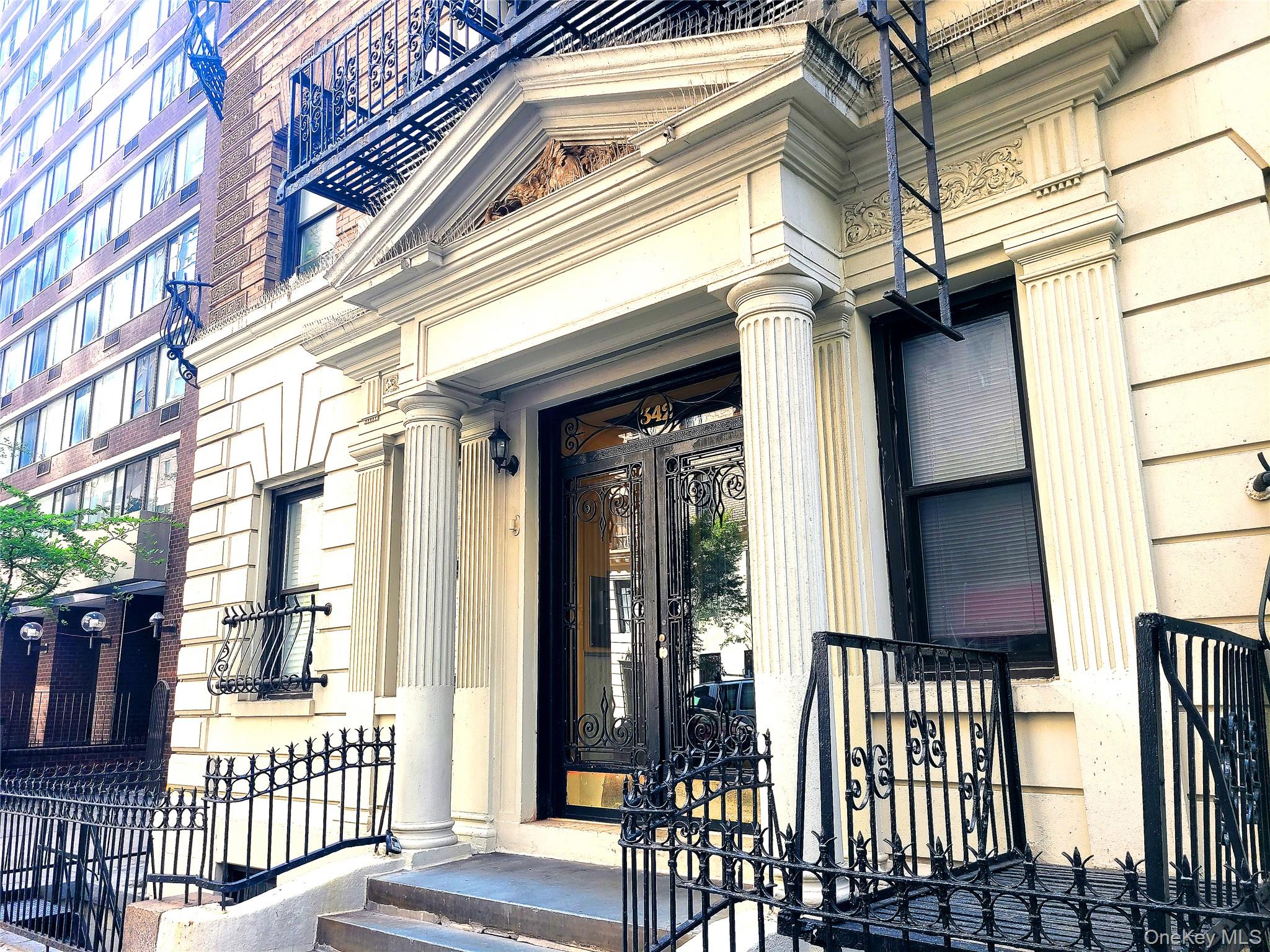 342 W 56th Street # 1E, New York (Manhattan), NY 10019