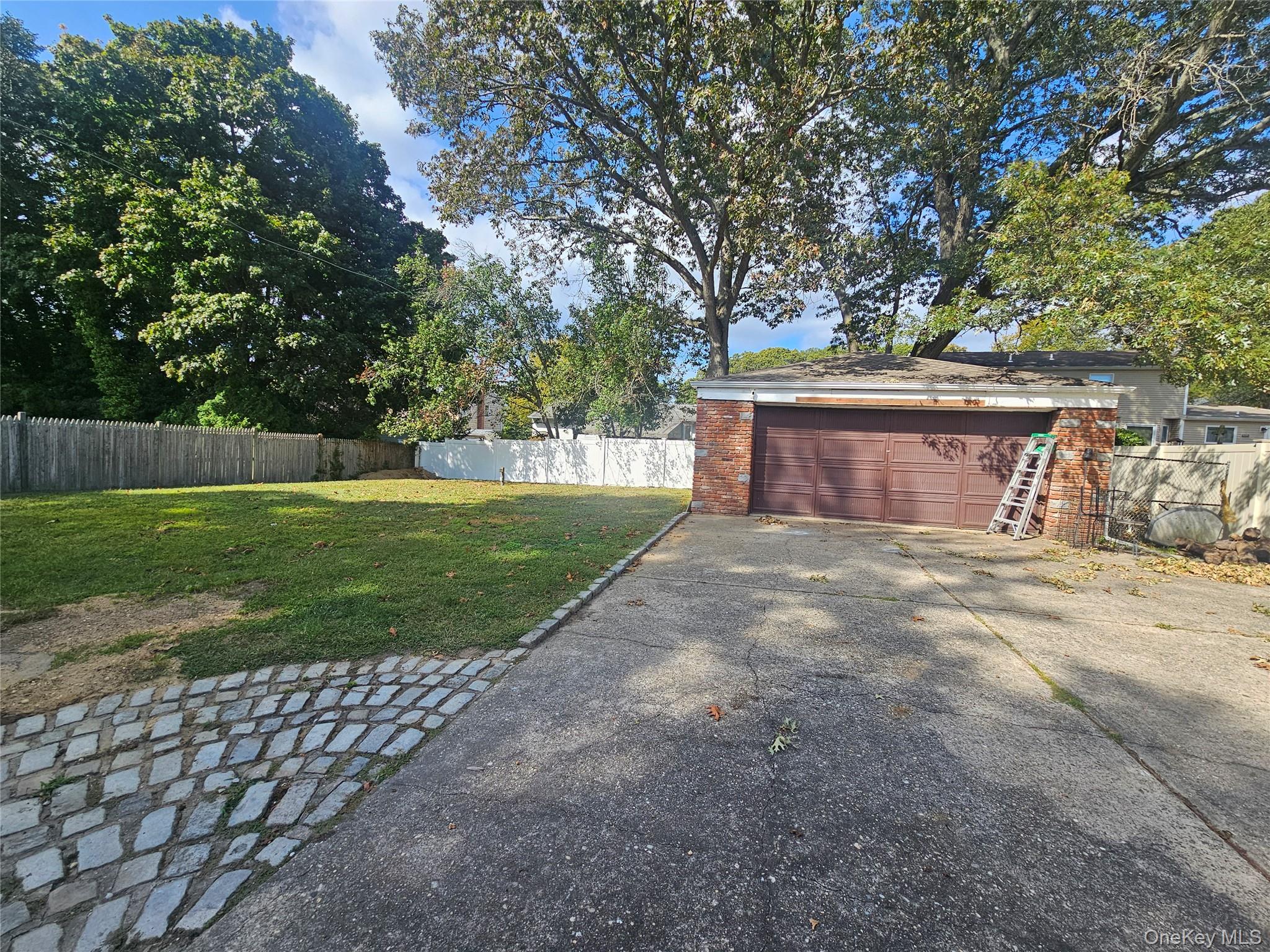 5 Lincoln Avenue, Smithtown, NY 11787