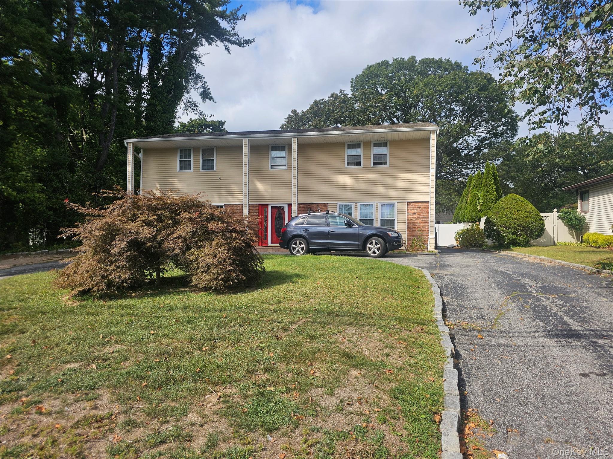 5 Lincoln Avenue, Smithtown, NY 11787