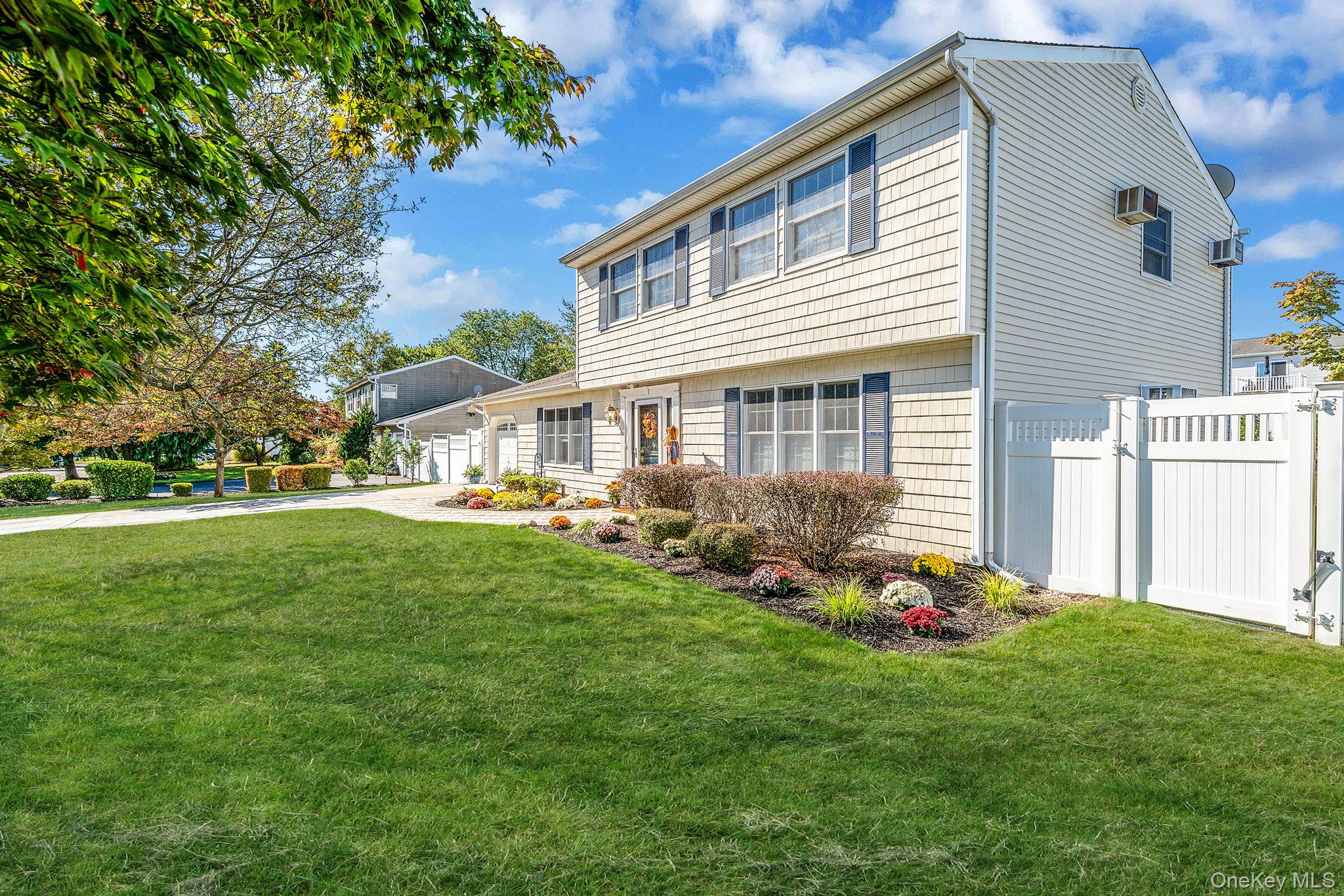 10 Munson Street, Medford, NY 11763