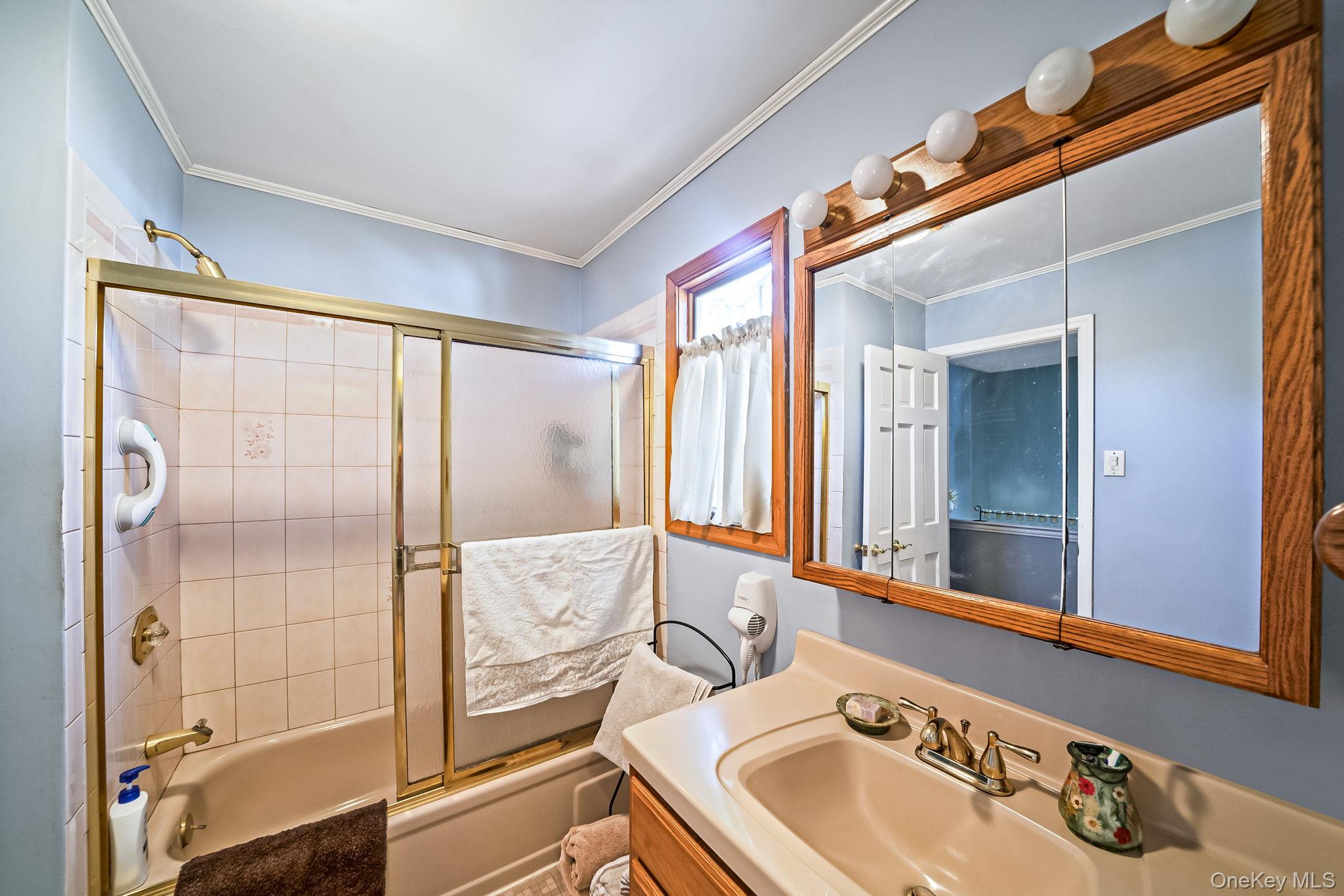 10 Munson Street, Medford, NY 11763