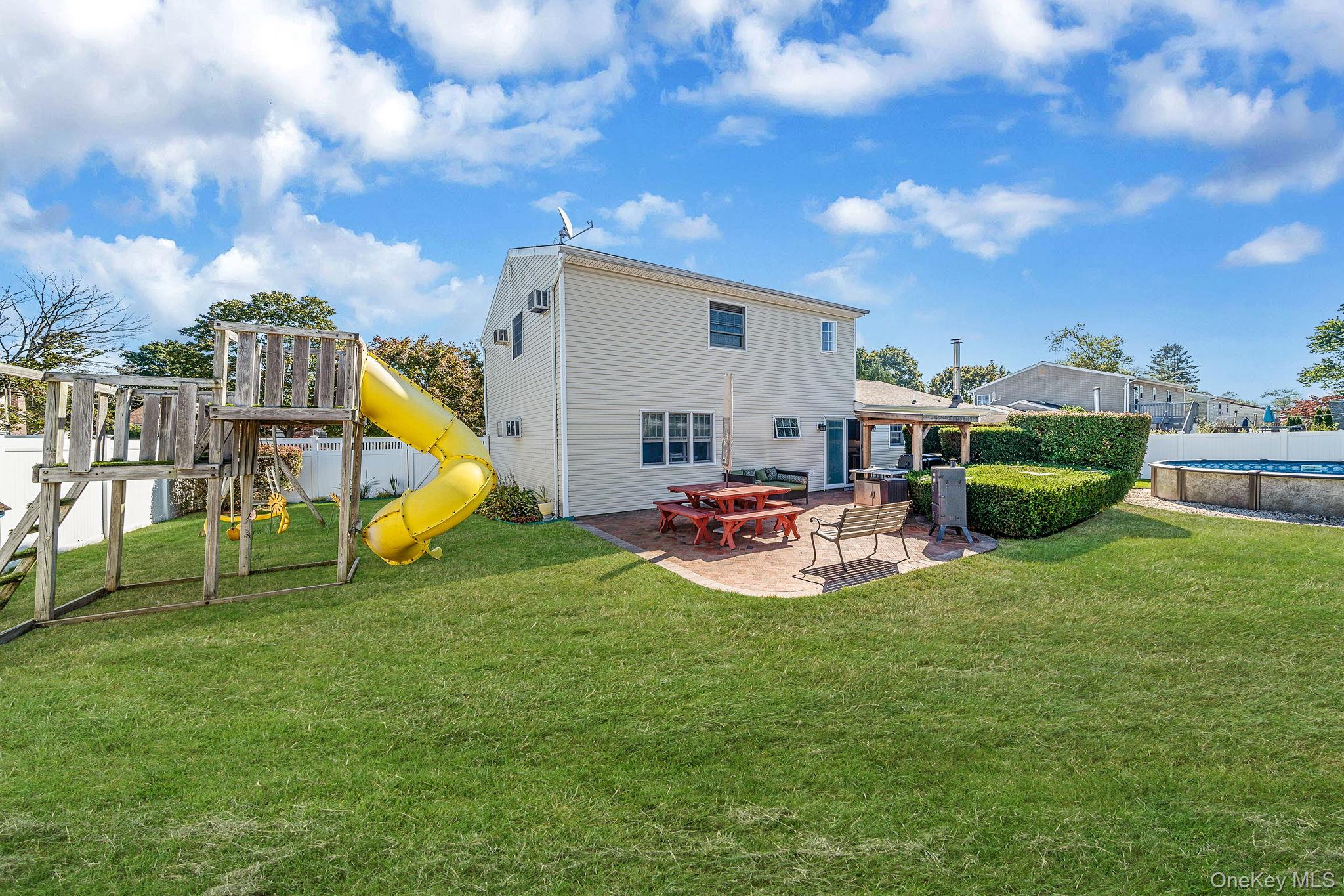 10 Munson Street, Medford, NY 11763