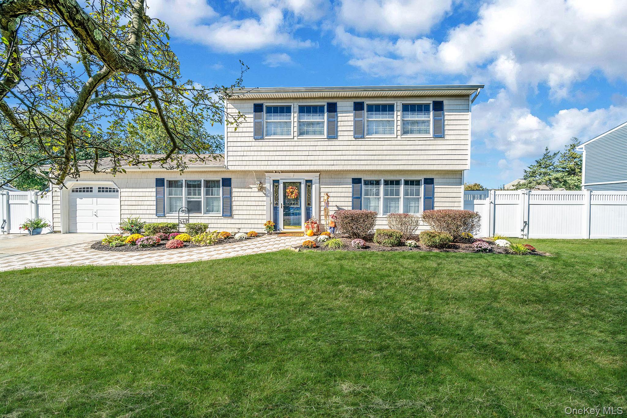 10 Munson Street, Medford, NY 11763