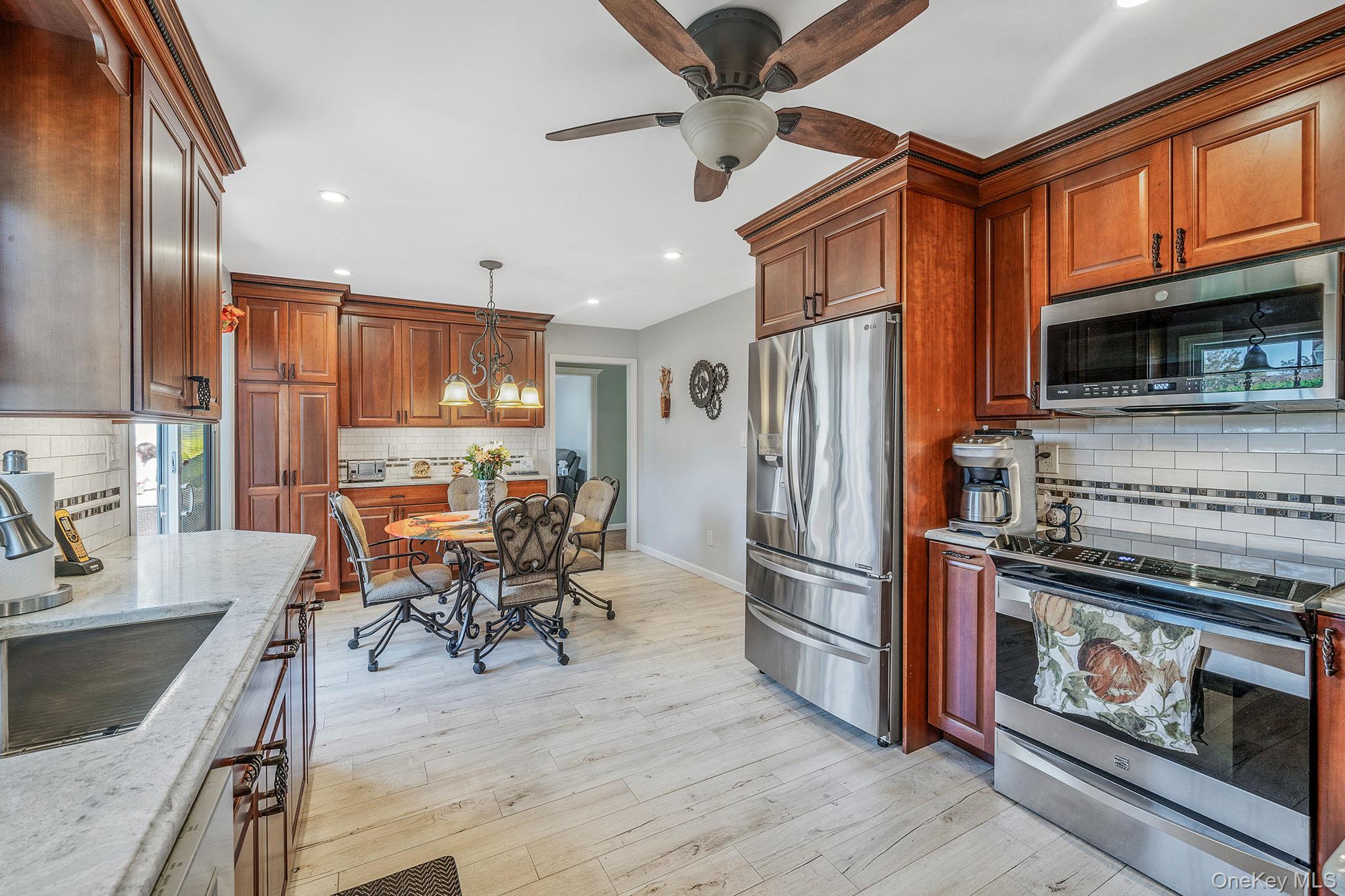 10 Munson Street, Medford, NY 11763