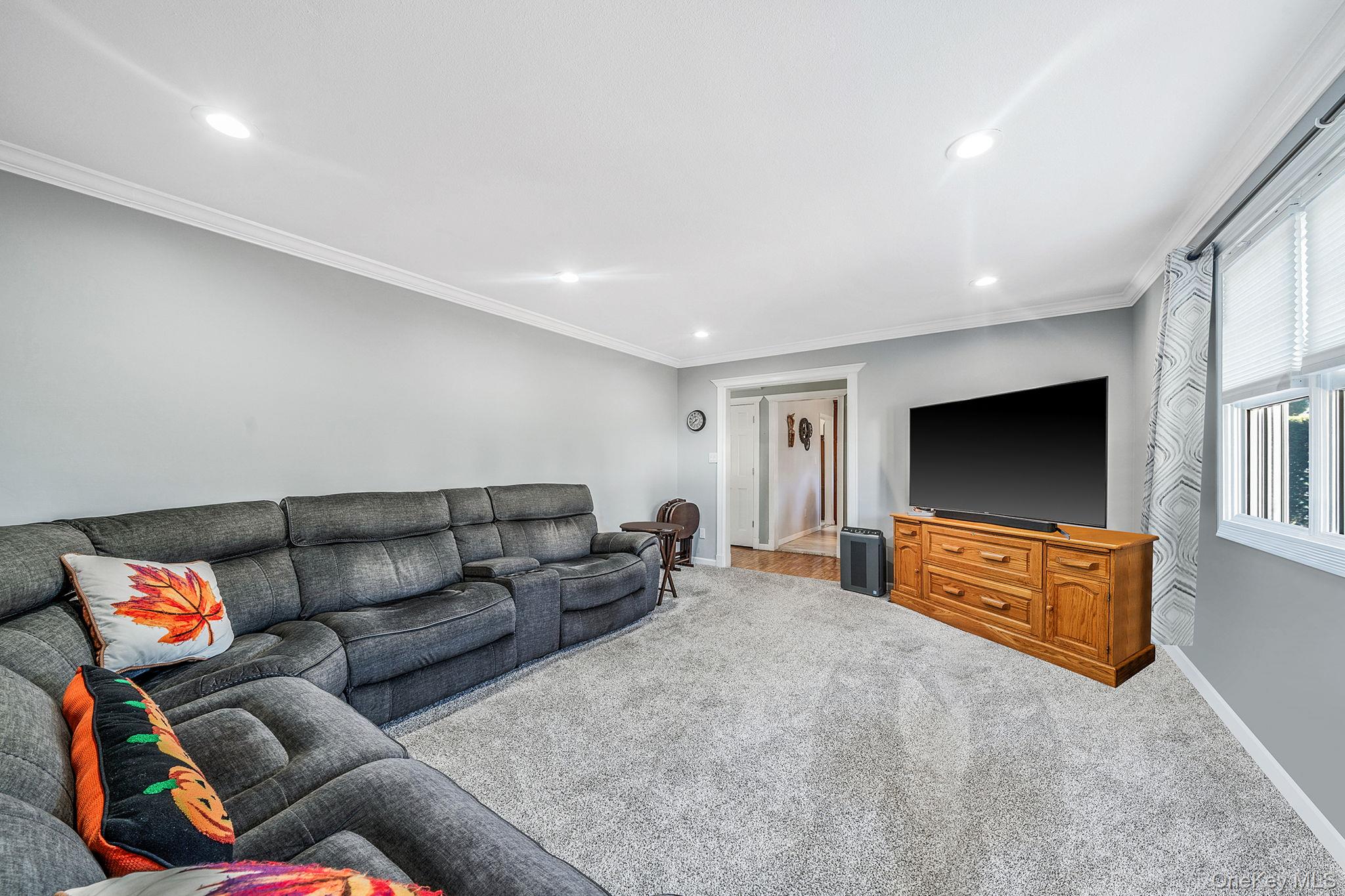 10 Munson Street, Medford, NY 11763