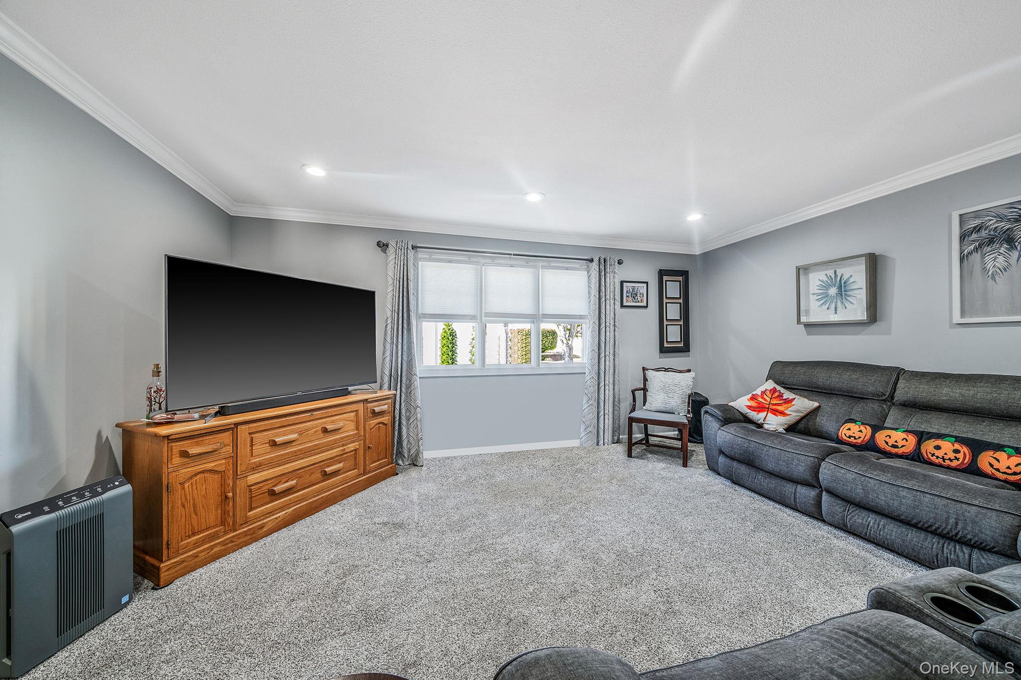 10 Munson Street, Medford, NY 11763