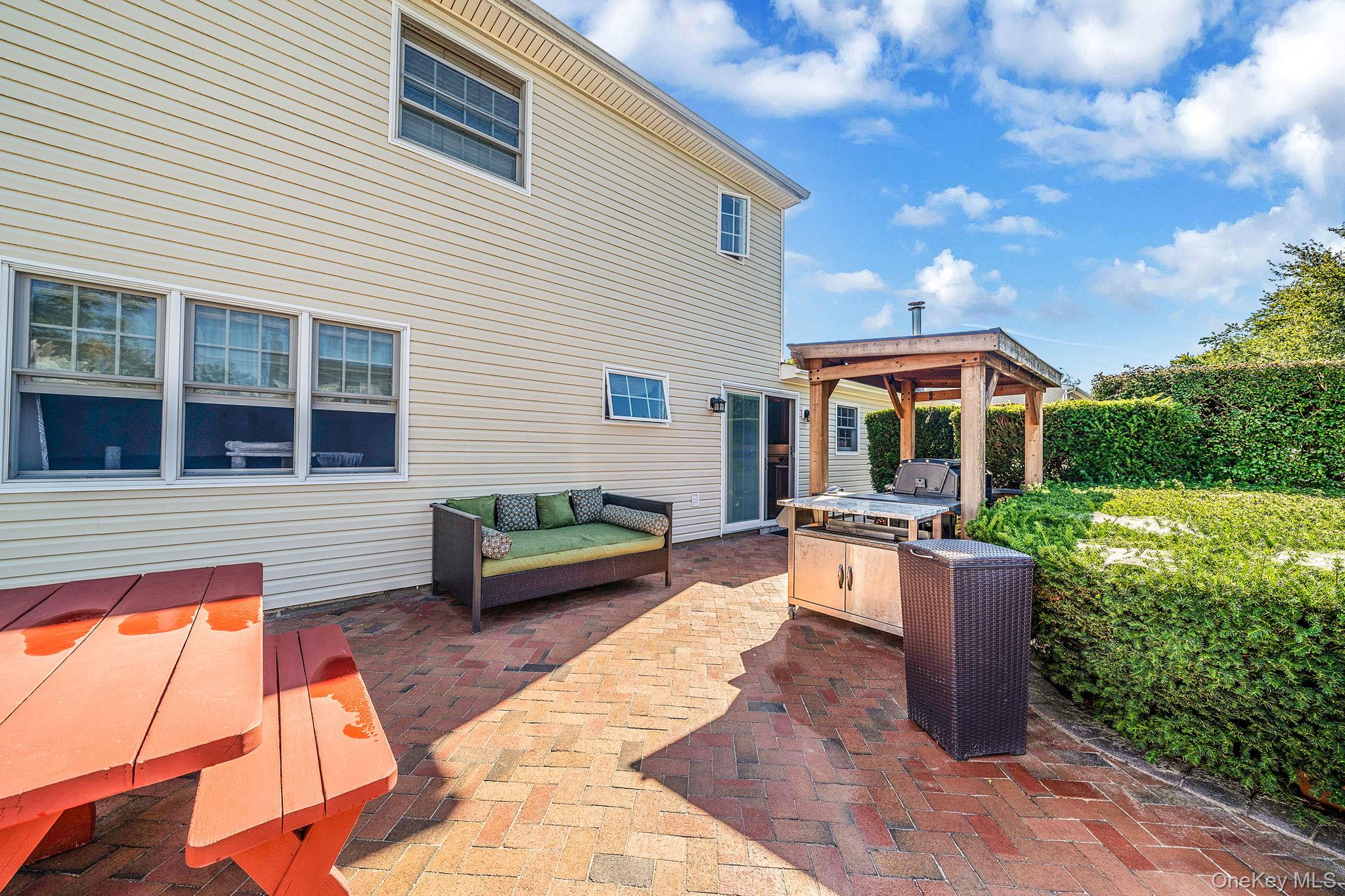 10 Munson Street, Medford, NY 11763