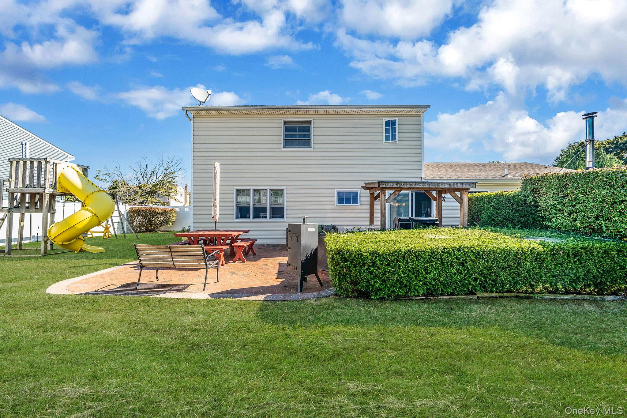 10 Munson Street, Medford, NY 11763