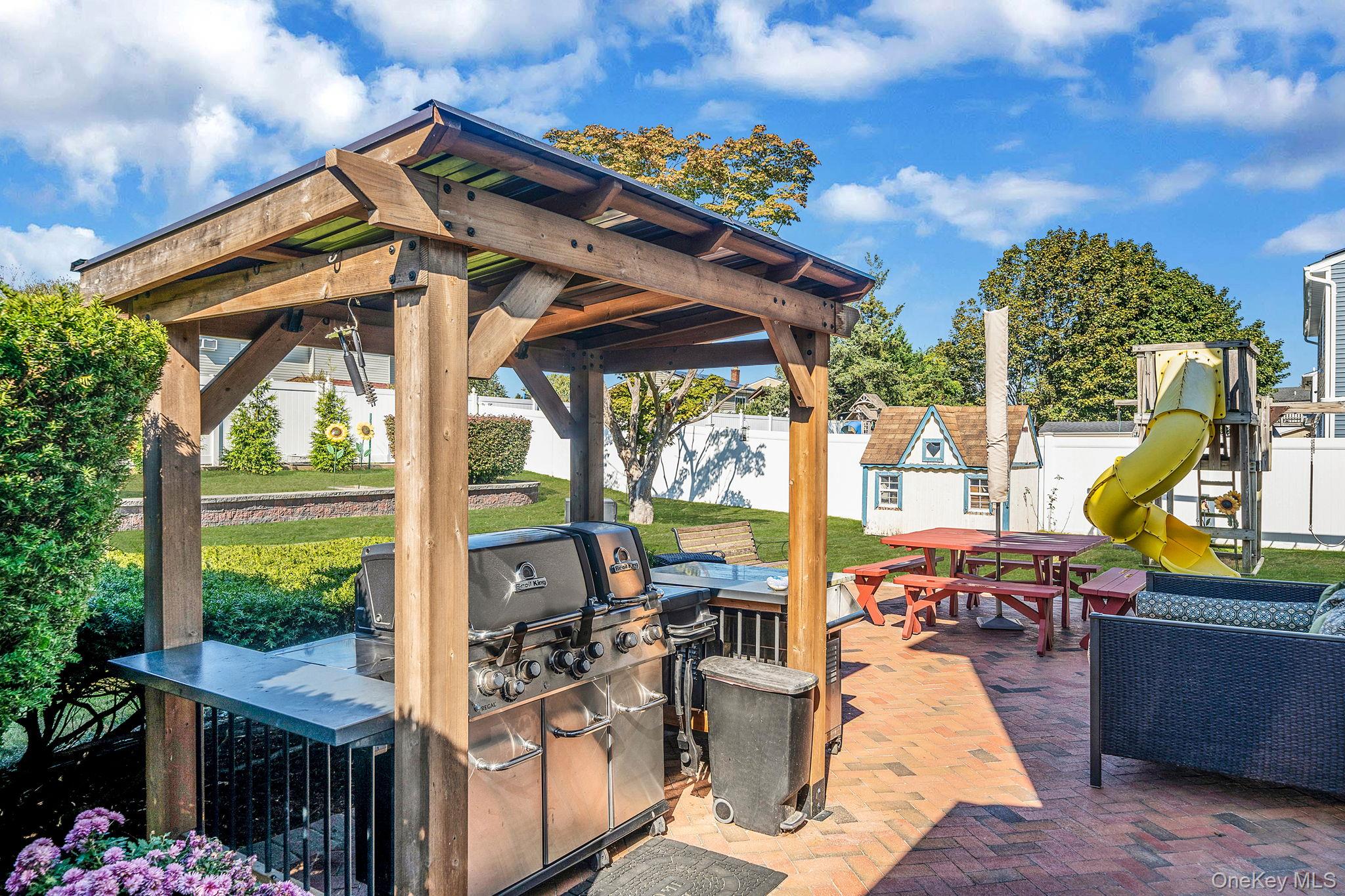 10 Munson Street, Medford, NY 11763