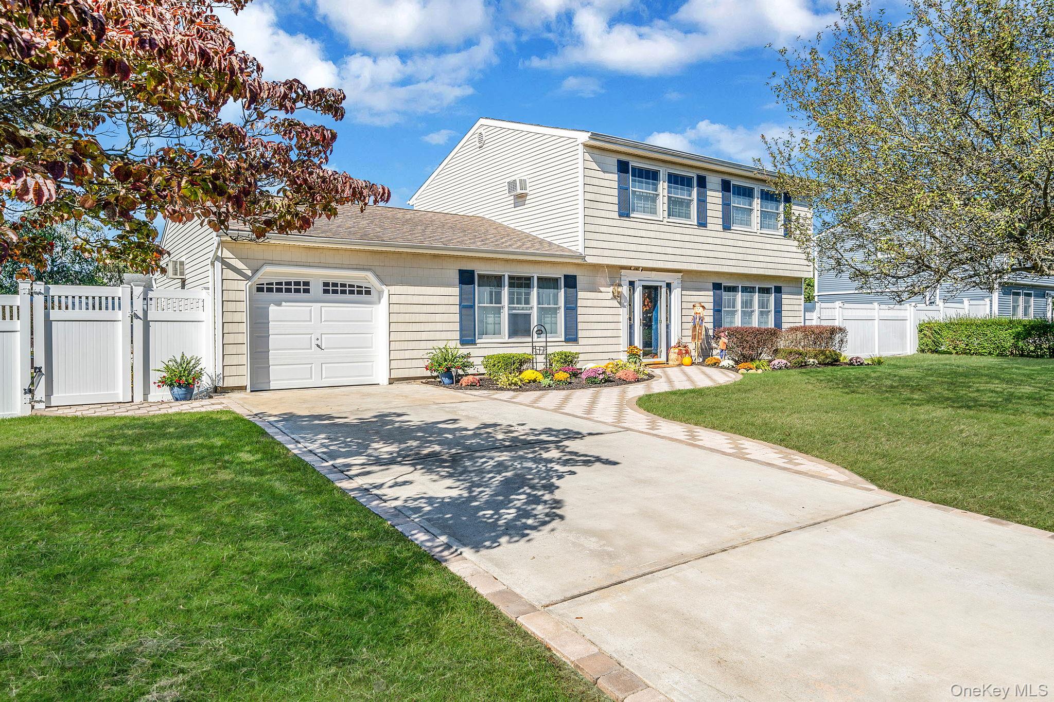 10 Munson Street, Medford, NY 11763