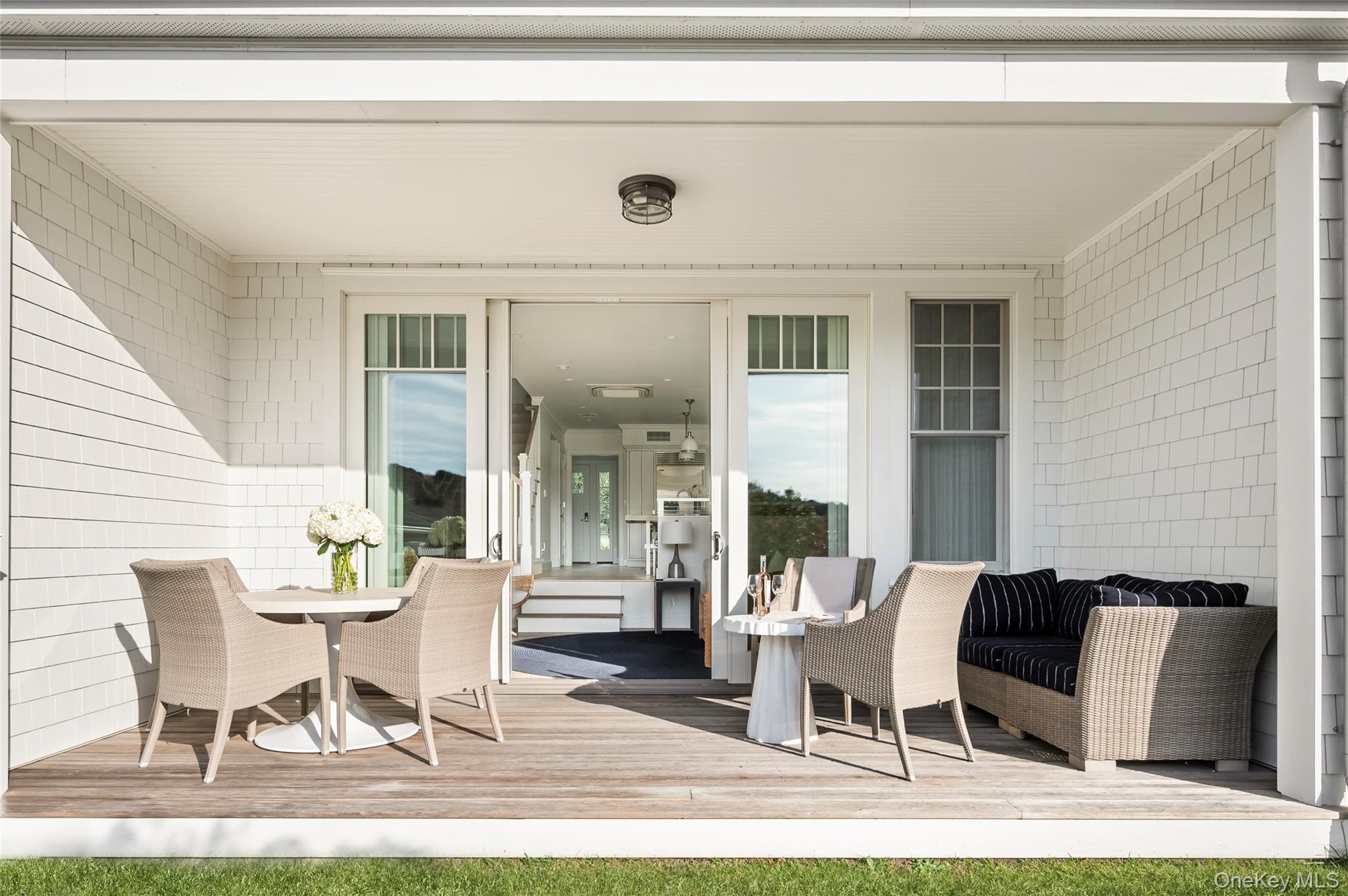 3 Old Boathouse Lane S, Hampton Bays, NY 11946