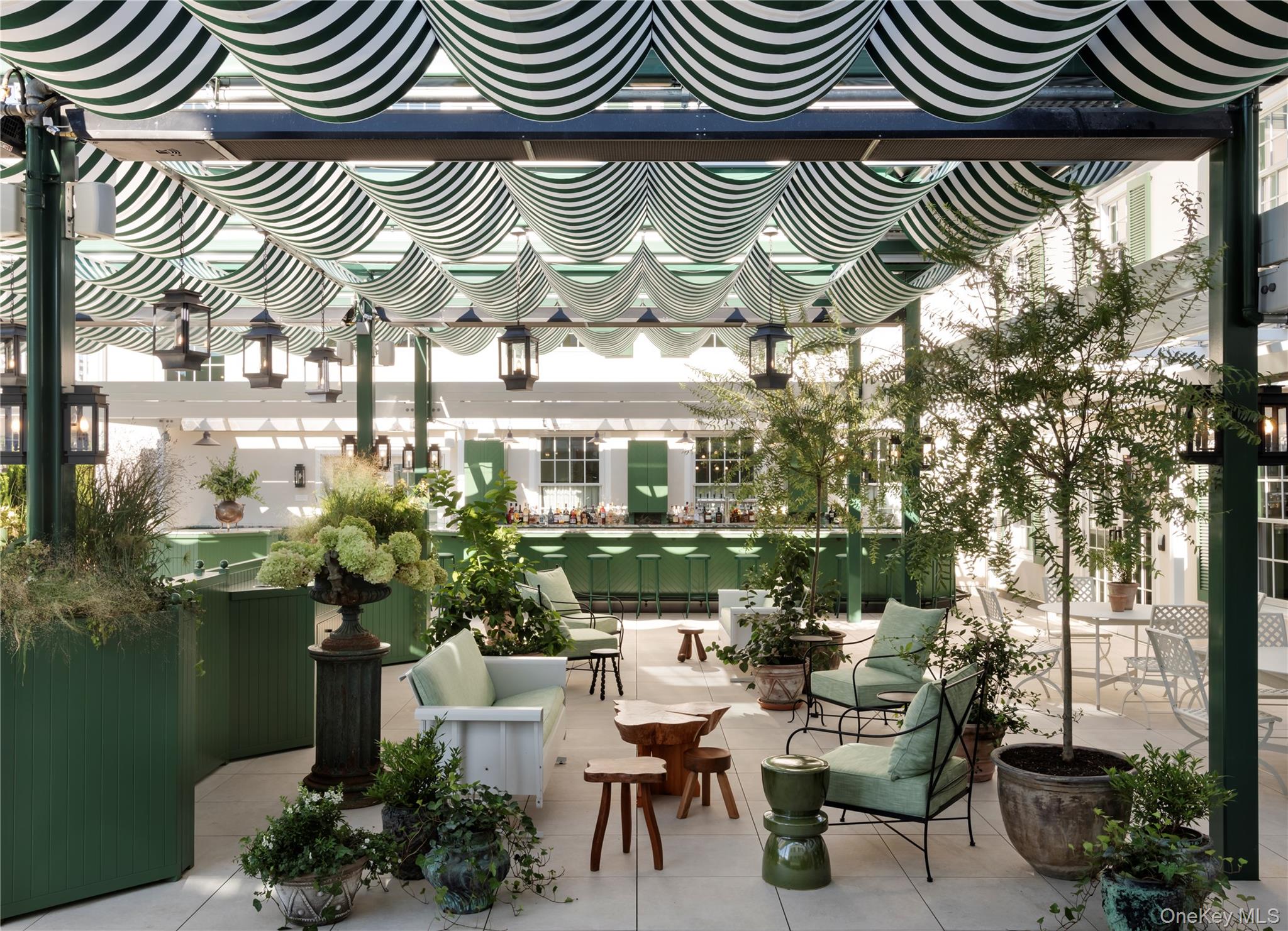 3 Old Boathouse Lane S, Hampton Bays, NY 11946