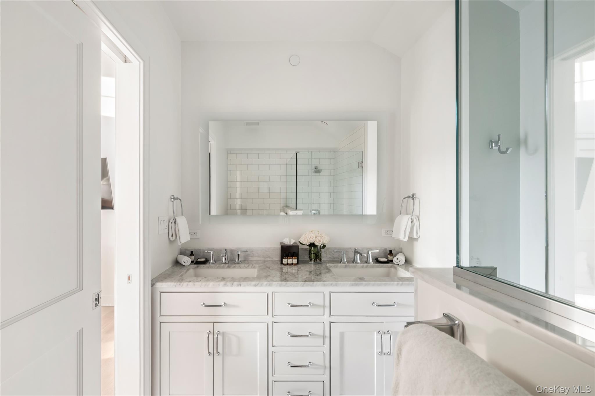 3 Old Boathouse Lane S, Hampton Bays, NY 11946