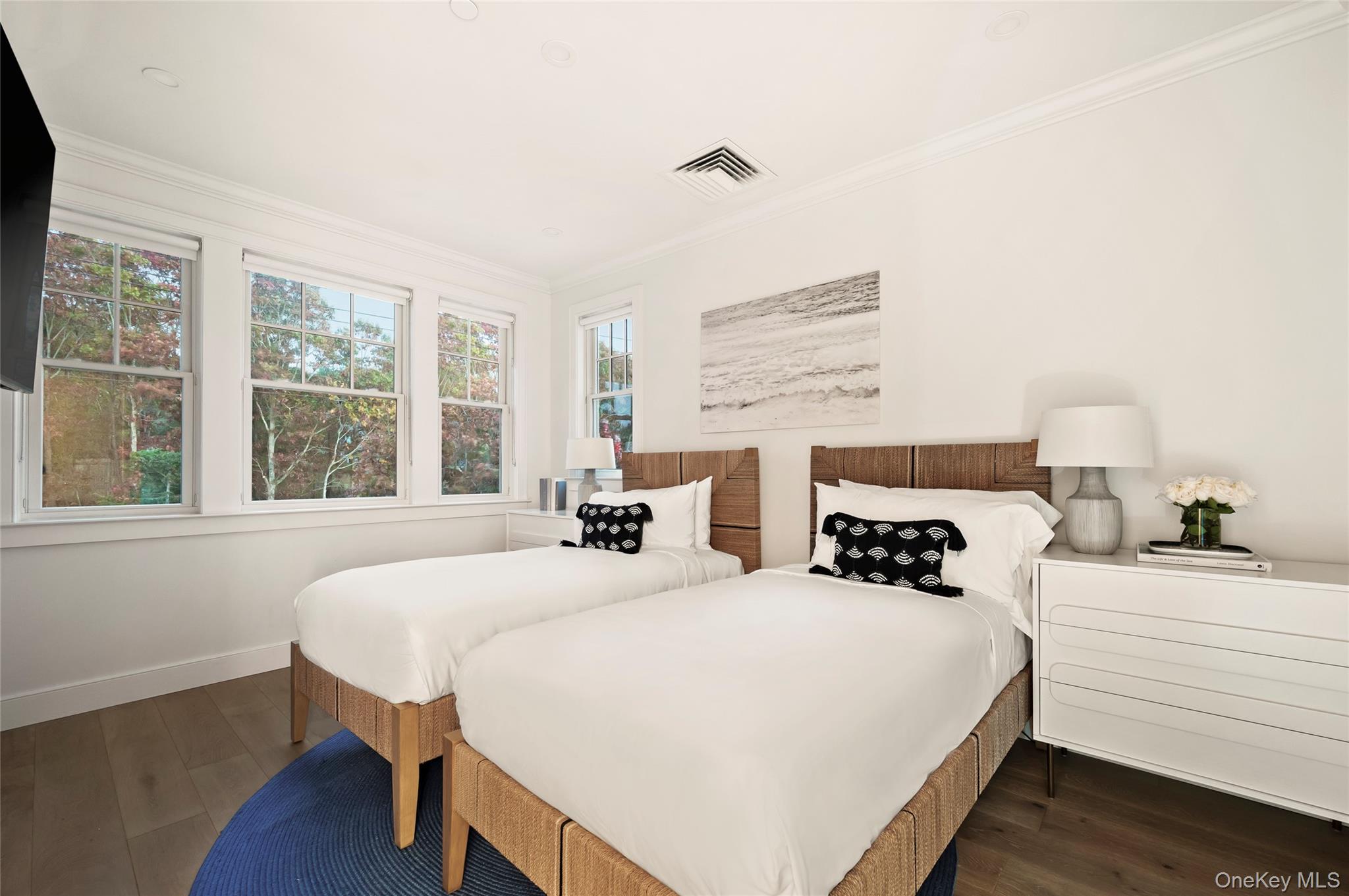 3 Old Boathouse Lane S, Hampton Bays, NY 11946