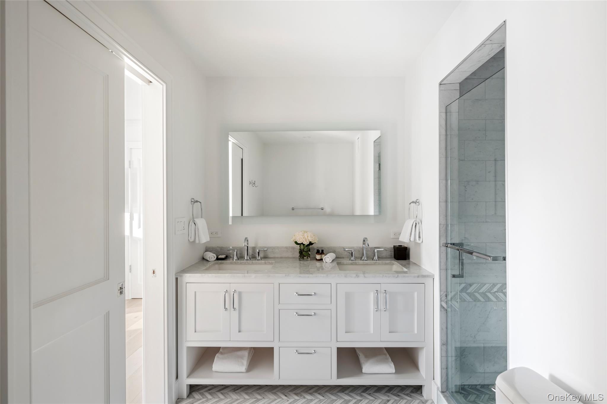 3 Old Boathouse Lane S, Hampton Bays, NY 11946