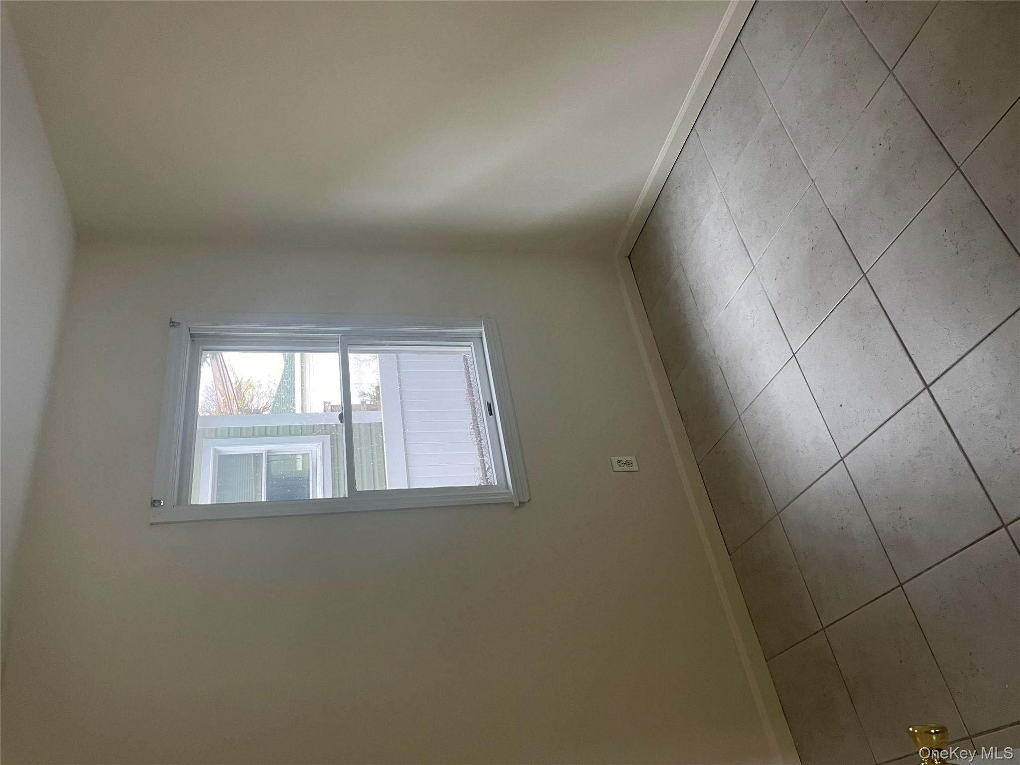 22 Franklin Street # 22D, Franklin Square, NY 11010