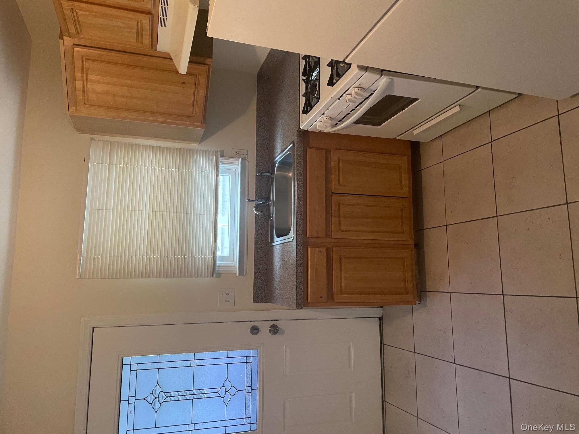 22 Franklin Street # 22D, Franklin Square, NY 11010