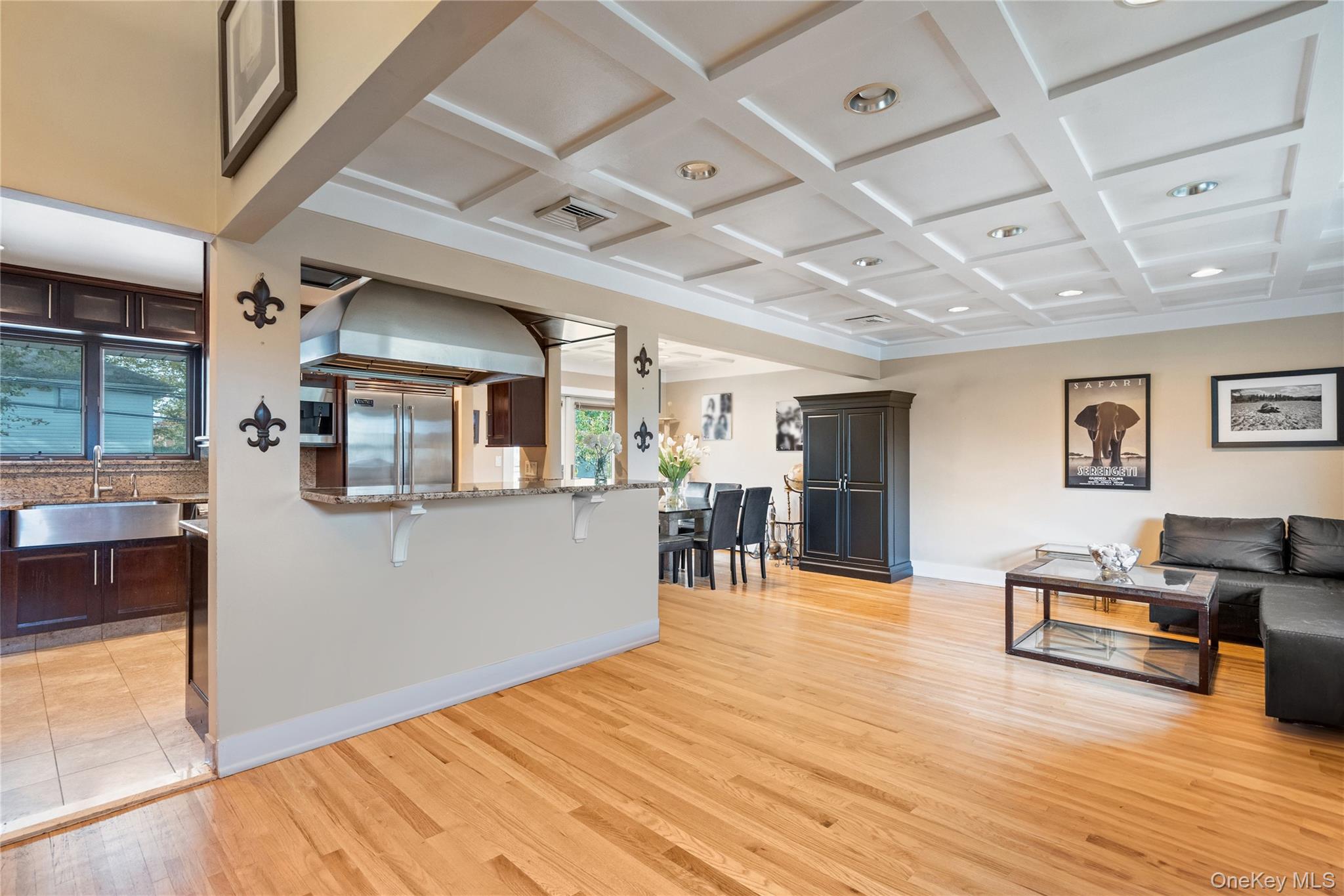 8 Westminster Road, Syosset, NY 11791