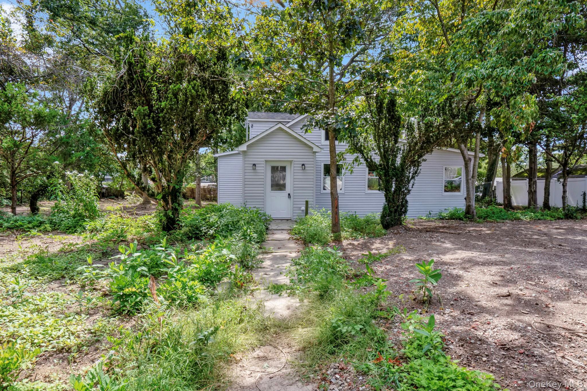 36 Kensington Avenue, Selden, NY 11784