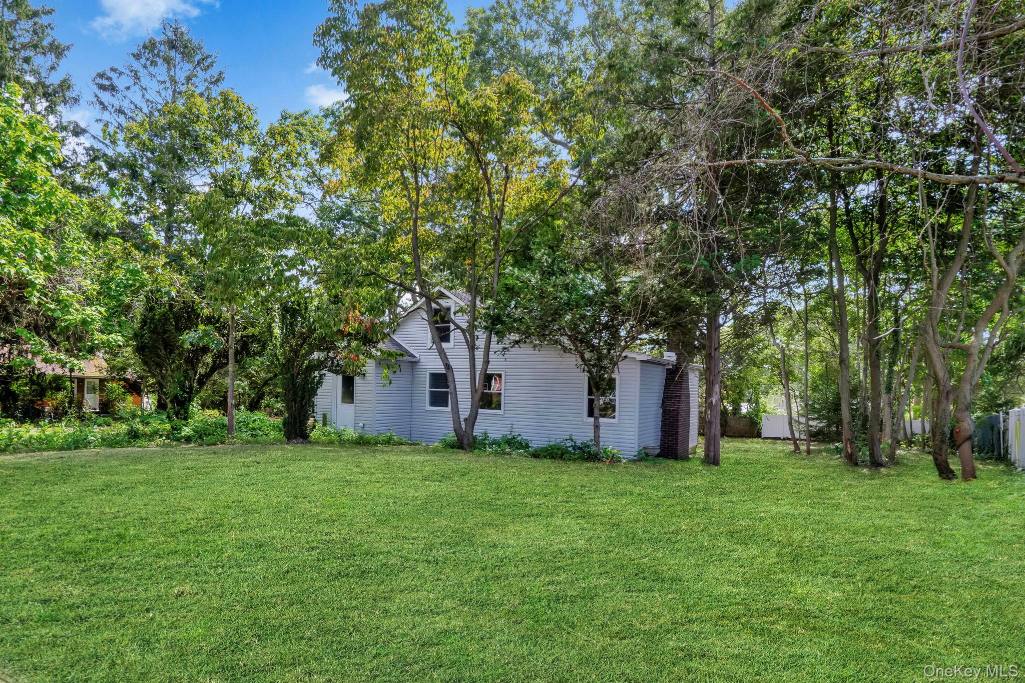 36 Kensington Avenue, Selden, NY 11784