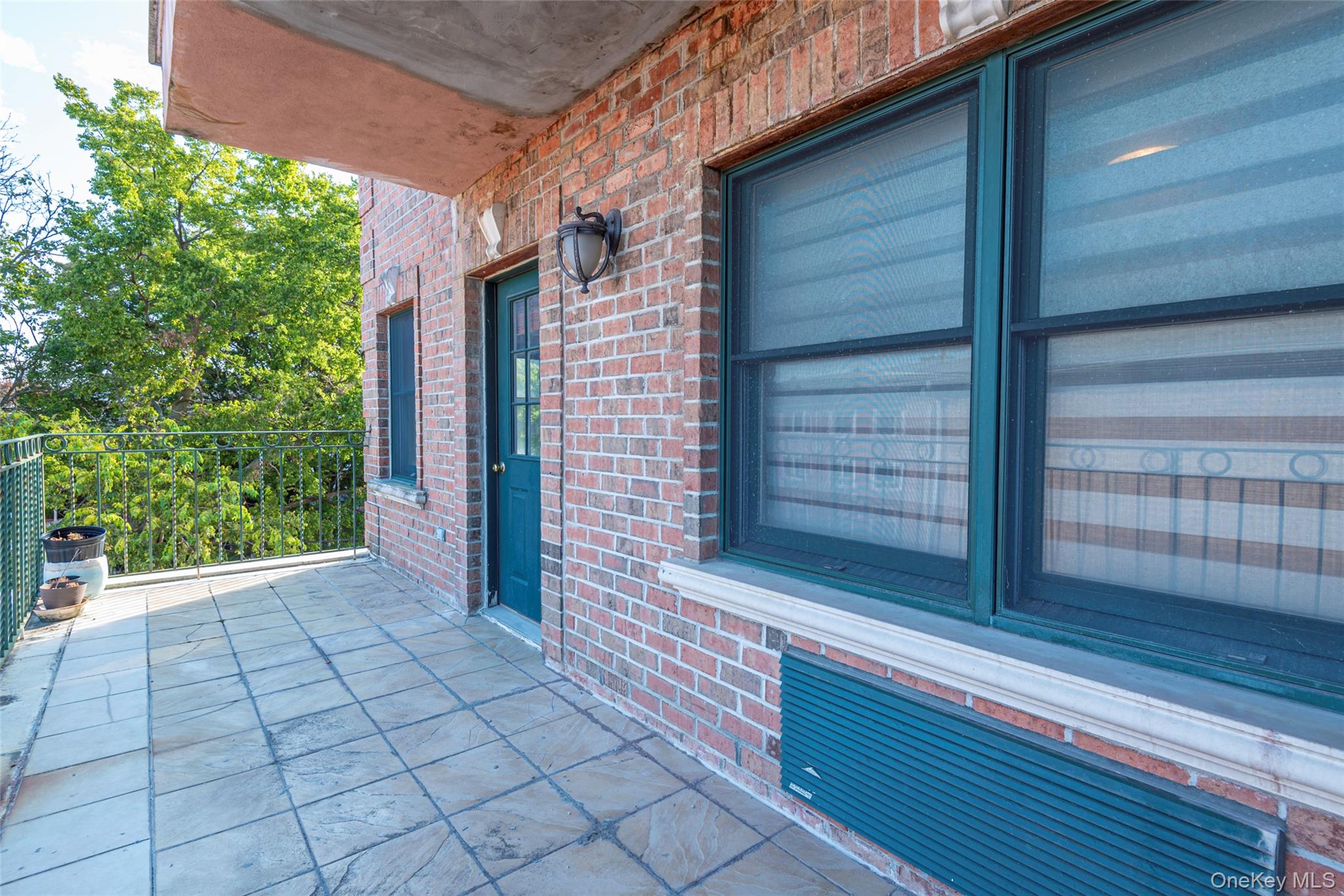 42-23 212 Street # 3B, Bayside, NY 11361